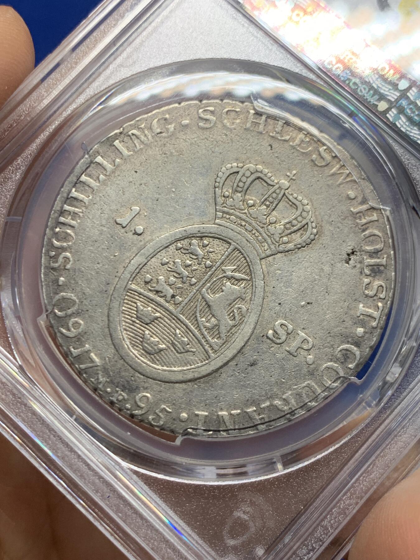 《竞宝斋》第466场 周日，周一 2场连拍 （全场包邮）欢迎送拍 PCGS XF45 石勒苏益格1795年荷尔斯泰因（Schleswig-Holstein）铸币厂（MF标识）B版 60先令银币，正面为克里斯蒂安七世，“微笑的国王”，淡金色包浆，名家理查德·奥古斯特旧藏，外拍价高。