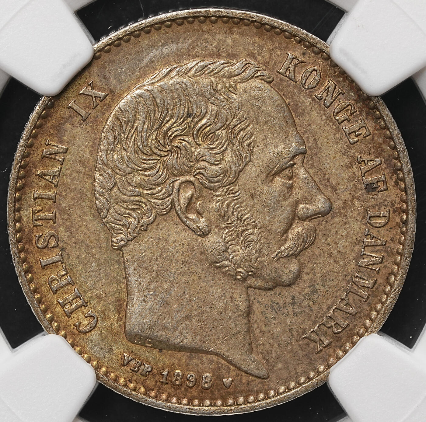 修遠堂世界钱币第106期，请看参拍说明 NGC MS63 1898年丹麦海豚1克朗银币，稀少的早期年份，充分流通品种，MS有分难