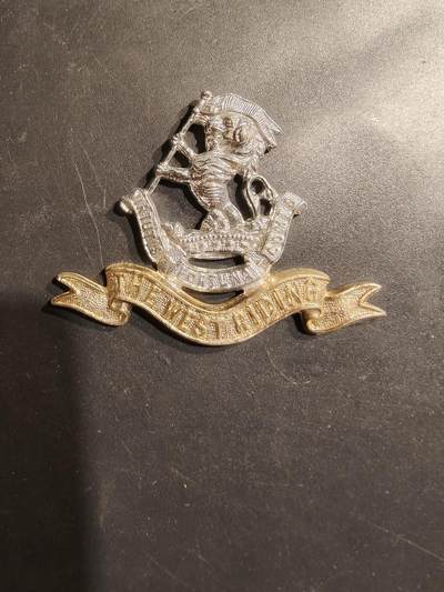 老王徽章第185期 - 英国威灵顿公爵步兵团(西莱丁团)帽徽    女王时期