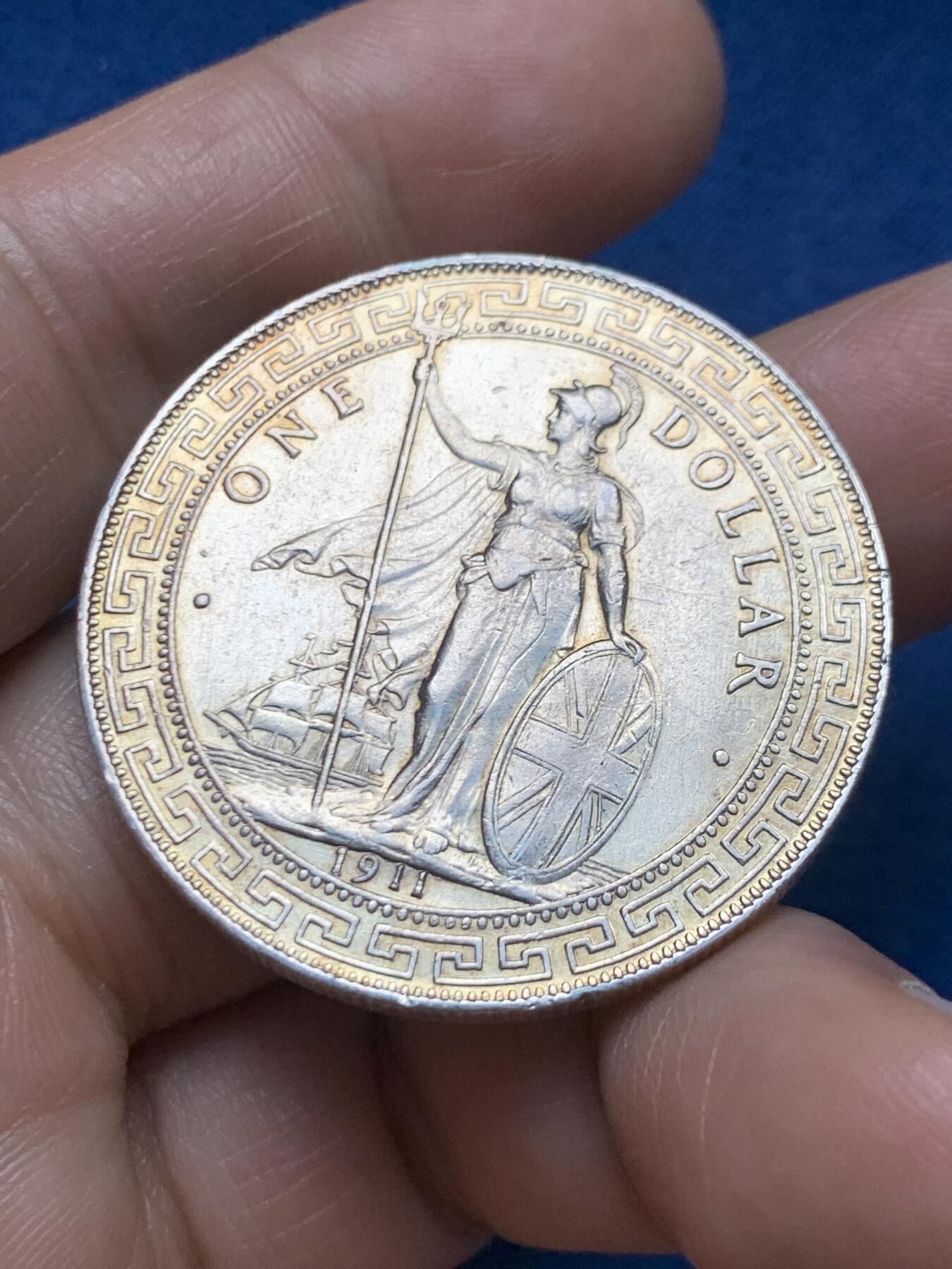 《竞宝斋》第466场 周日，周一 2场连拍 （全场包邮）欢迎送拍 1911b版英属站洋贸易银币 背板带光 状态不错 细节见图