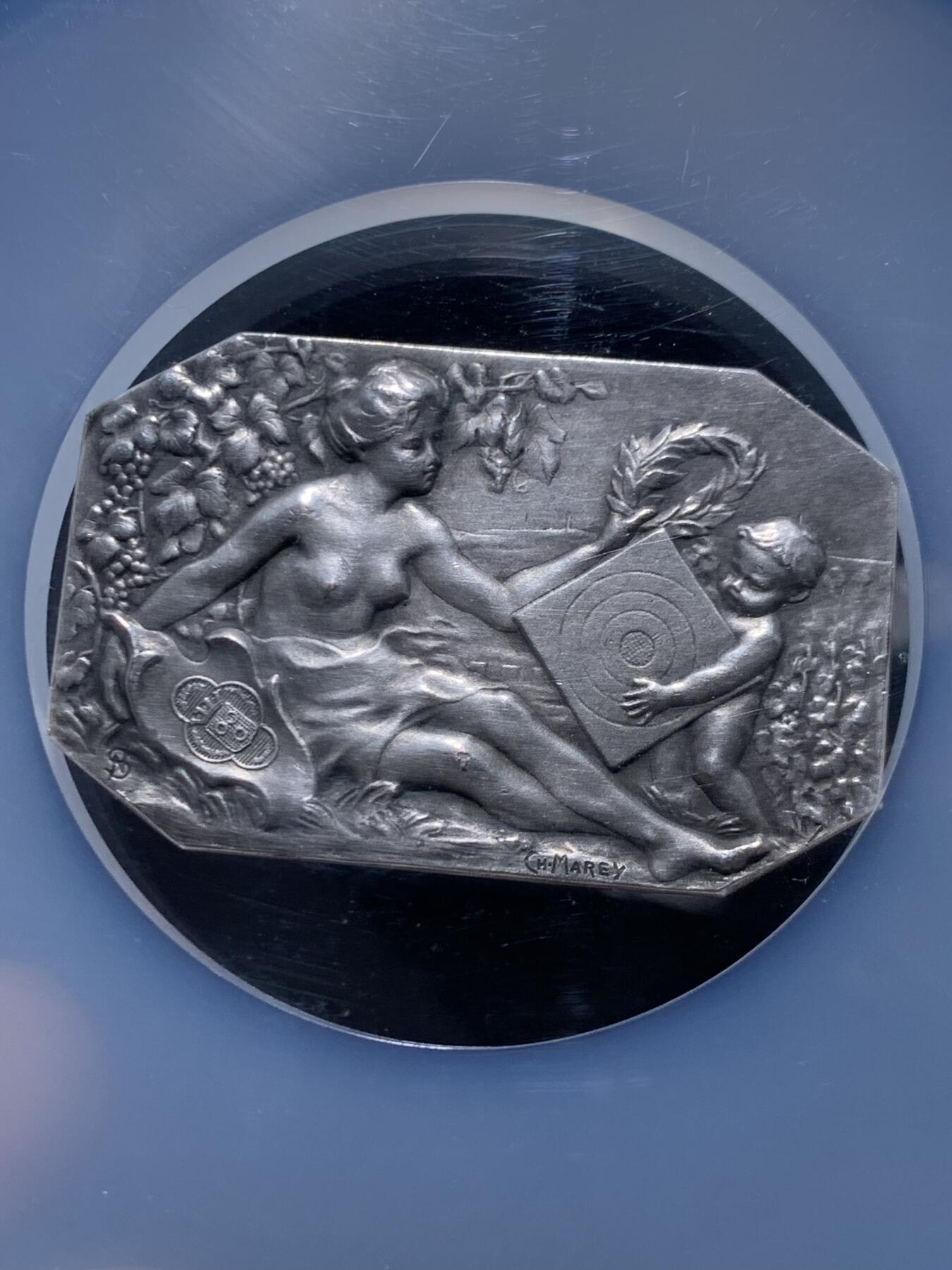 《竞宝斋》第466场 周日，周一 2场连拍 （全场包邮）欢迎送拍 NGC MS63 法国1903马孔射击节清凉银章 49*32mm 高分 首见品 加大盒