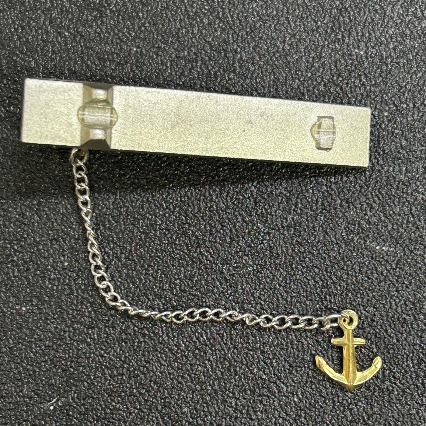 西秦中古拍卖第七十九期  不忘历史 日本海上自卫队防卫大学校纪念领带夹