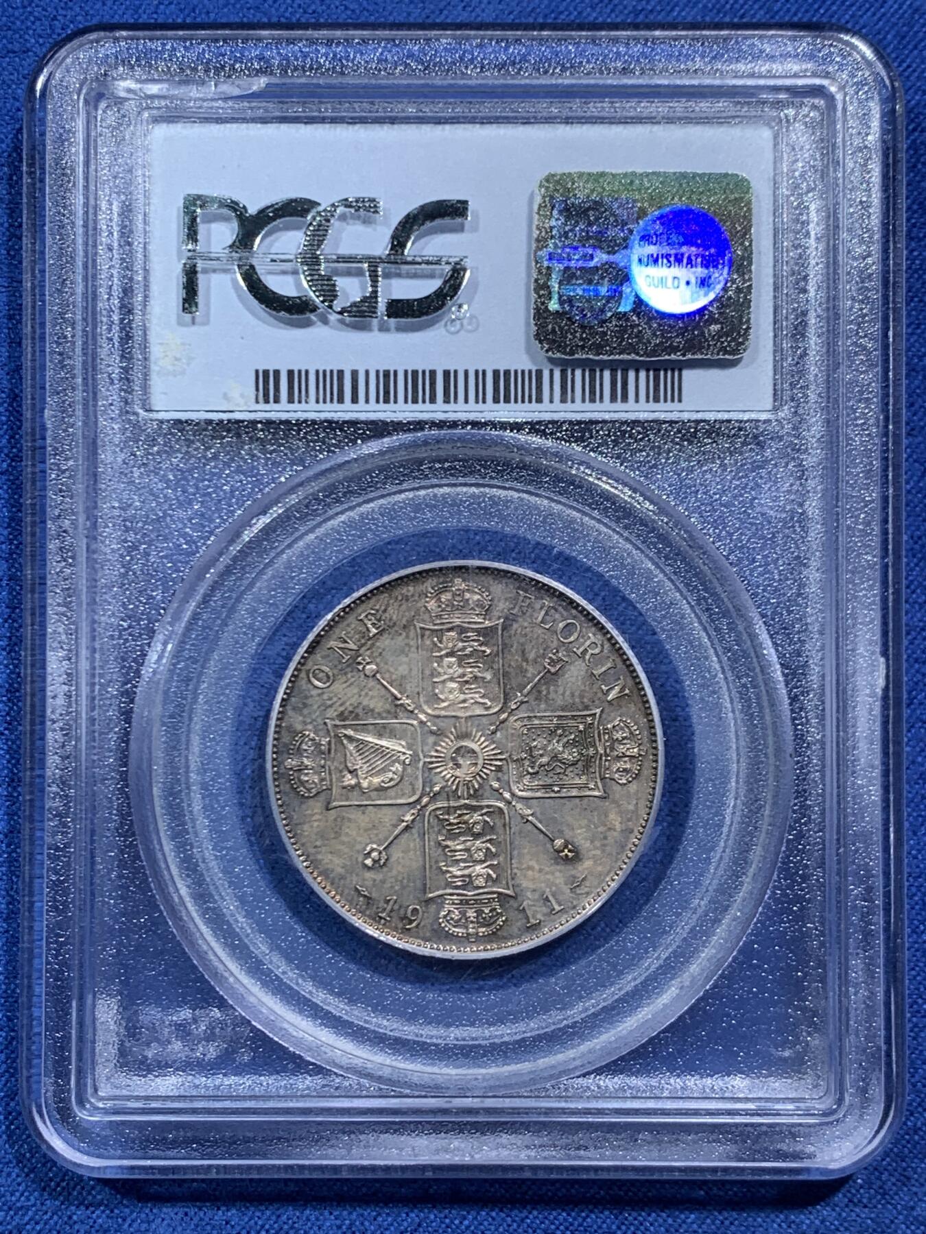 《竞宝斋》第466场 周日，周一 2场连拍 （全场包邮）欢迎送拍 PCGS PR64 英国1911乔五精制弗罗林银币，铸量6000枚。人像深峻，镜面感超强，金彩包浆，状态极佳的一颗。pc早期小白盒严评，换盒有机会加分。盒子支撑有磕