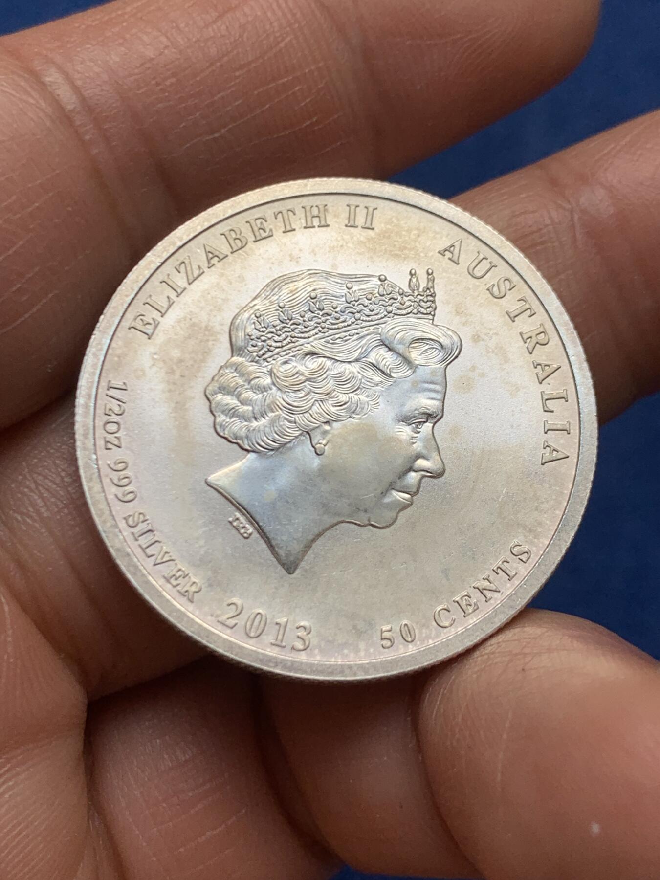 《竞宝斋》第466场 周日，周一 2场连拍 （全场包邮）欢迎送拍 2013年澳大利亚纪念二战澳籍美军50分银币，1/2盎司，15.8克，999银