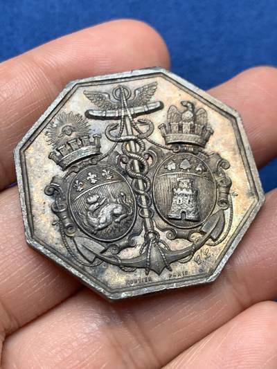 《竞宝斋》第466场 周日，周一 2场连拍 （全场包邮）欢迎送拍 - 法国1862年巴黎蒸汽船公司在诺曼底港口的银质通行证 正面是勒阿弗尔和翁夫勒的徽章 1882年使用 蜜蜂银标 25.05克 37.5mm