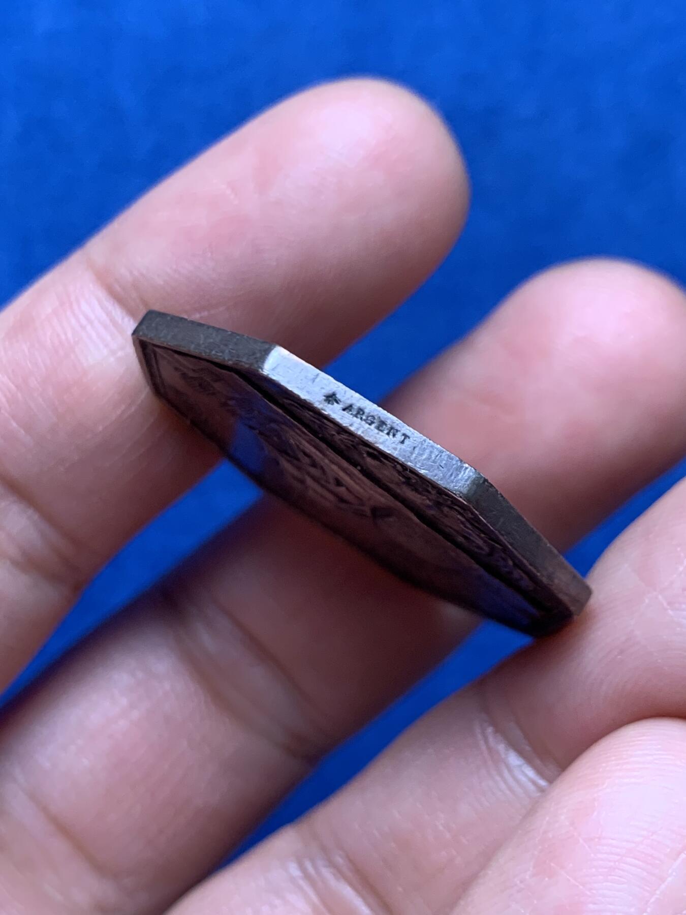 《竞宝斋》第466场 周日，周一 2场连拍 （全场包邮）欢迎送拍 勒阿弗尔商会八角银章 海事银质代币 15.8克，31.8mm，蜜蜂边铭，原铸款，漂亮的帆船。