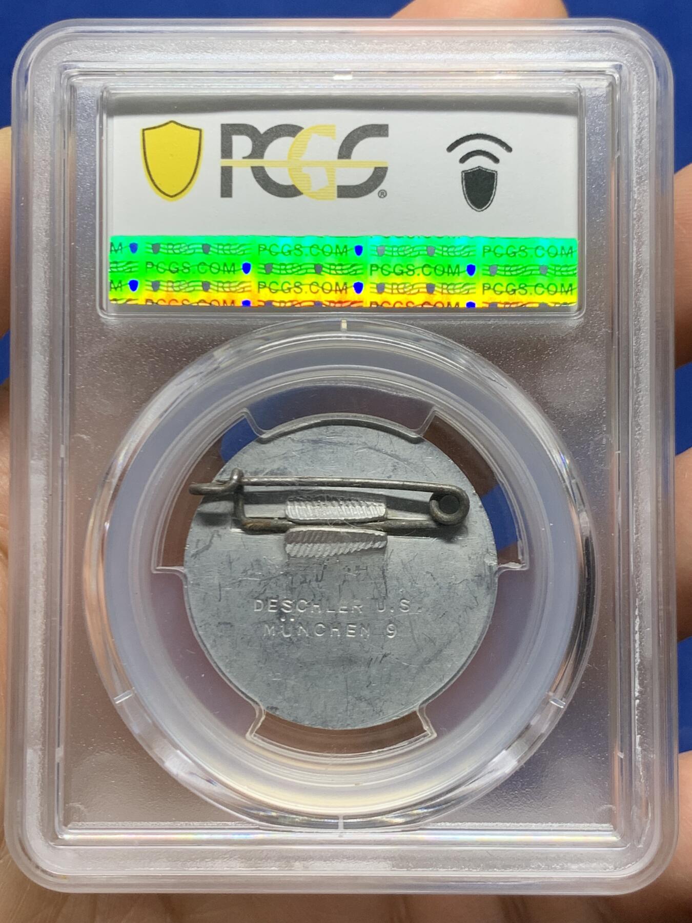 《竞宝斋》第466场 周日，周一 2场连拍 （全场包邮）欢迎送拍 PCGS SP62 德国帝国1936年美术落榜生铝制胸章（加厚盒子封装），章牌目录编号C-216。