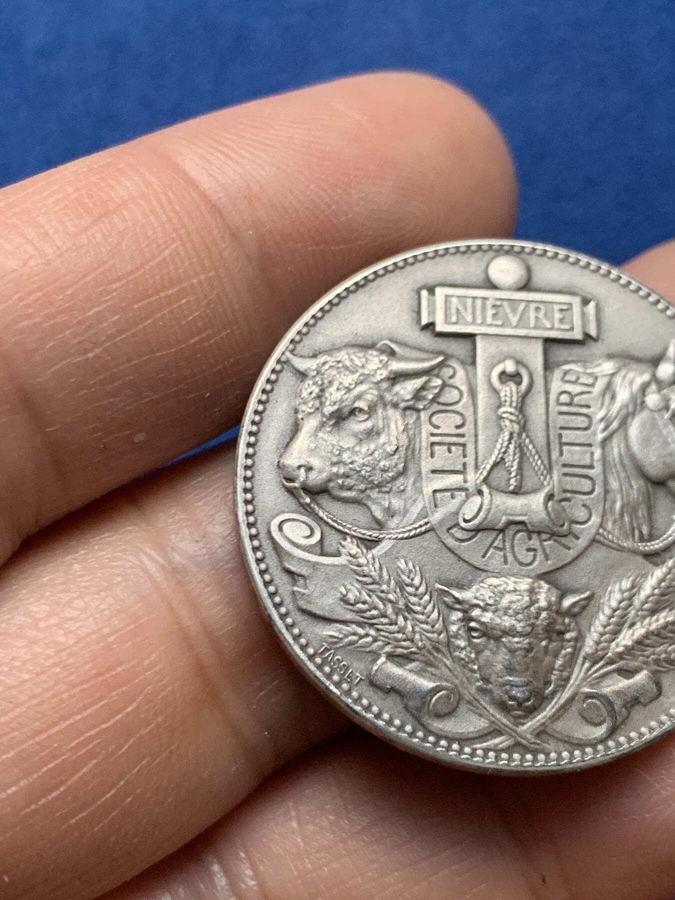 《竞宝斋》第466场 周日，周一 2场连拍 （全场包邮）欢迎送拍 法国涅夫勒省农业协会银章 丰饶角1银 16.2克 32mm