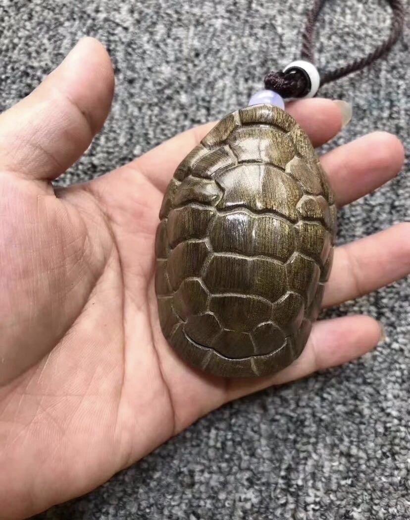 金丝楠阴沉木黄料精雕手把件～富甲天下