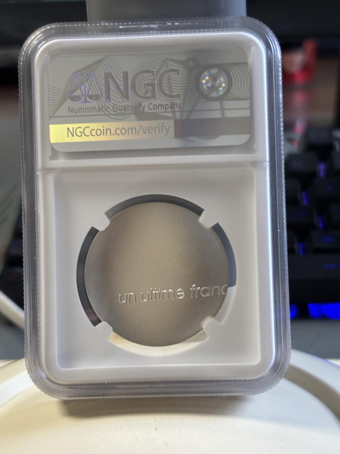 第192期拍卖 获奖币法国2001年最后的法郎波浪形银币NGC-MS69，980银，17.77克，