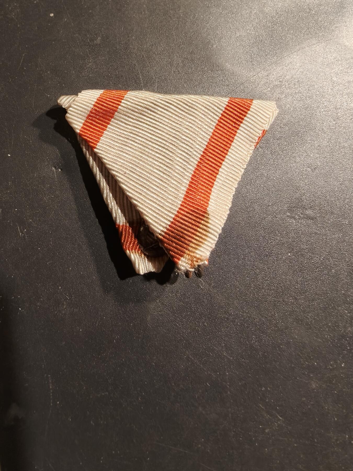 老王徽章第185期 匈牙利一战纪念章三角绶带