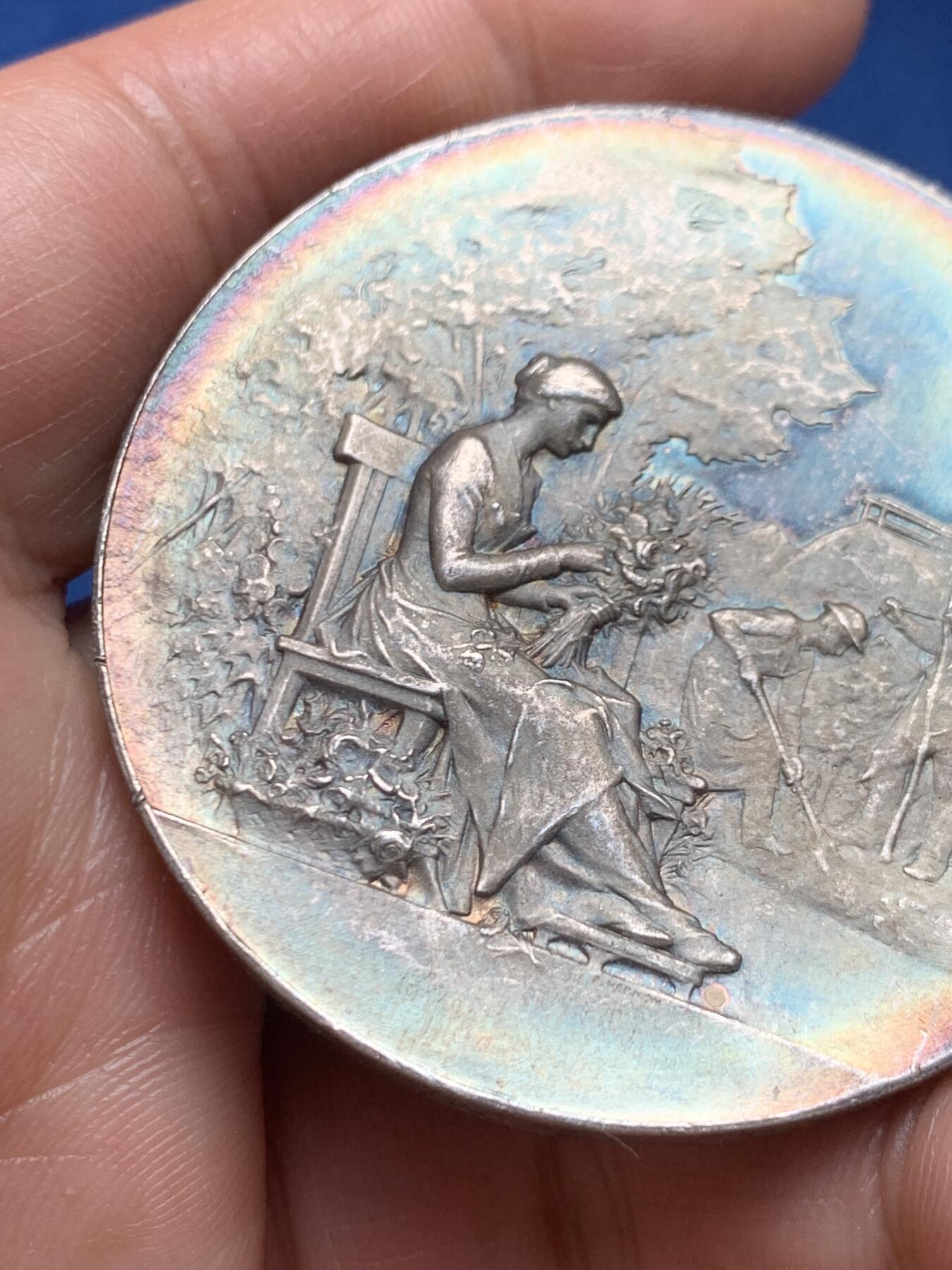 《竞宝斋》第466场 周日，周一 2场连拍 （全场包邮）欢迎送拍 法国阿列省园艺协会大银章 菱形野猪头银标 63.4克 50.3mm