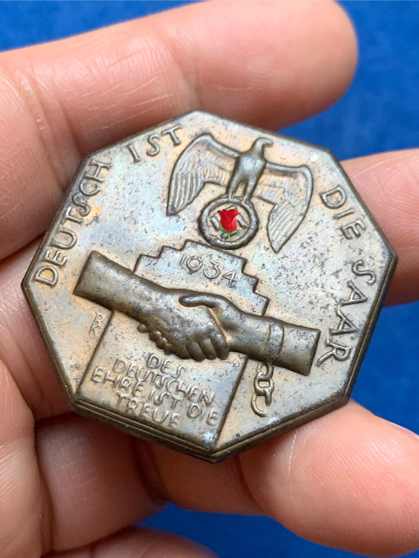 《竞宝斋》第466场 周日，周一 2场连拍 （全场包邮）欢迎送拍 德国第三帝国萨尔地区光复八角型胸章，3.8克，37.2mm，稀少品。版本细节见图