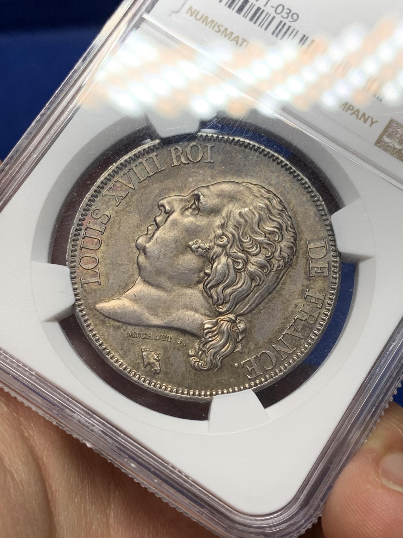 《竞宝斋》第466场 周日，周一 2场连拍 （全场包邮）欢迎送拍 NGC MS63 法国1822年A厂路易十八5法郎银币 彩光 左上角有磕