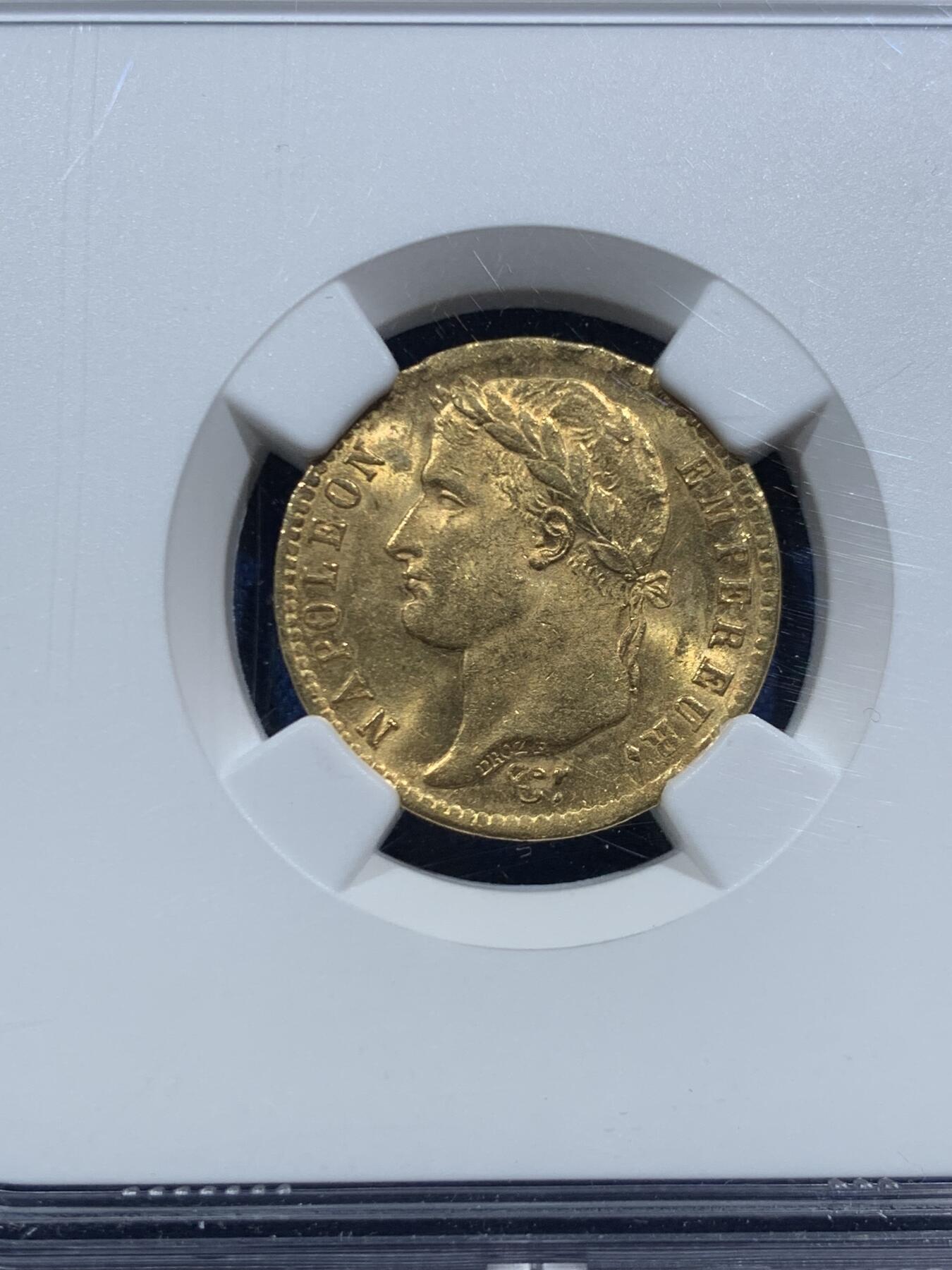 《竞宝斋》第466场 周日，周一 2场连拍 （全场包邮）欢迎送拍 NGC MS64 法国1810年拿破仑一世20法郎金币，900金，6.45克，精品收藏级，拿皇金币作为流通金币好品难得，1810为较少的发行年份，达到这个状态的更是佼佼者，一直是国内外的热门品种且持续上涨。正反面图案清晰，压力足，实物金光灿灿，满转光，一级品相，收藏观赏性很好。