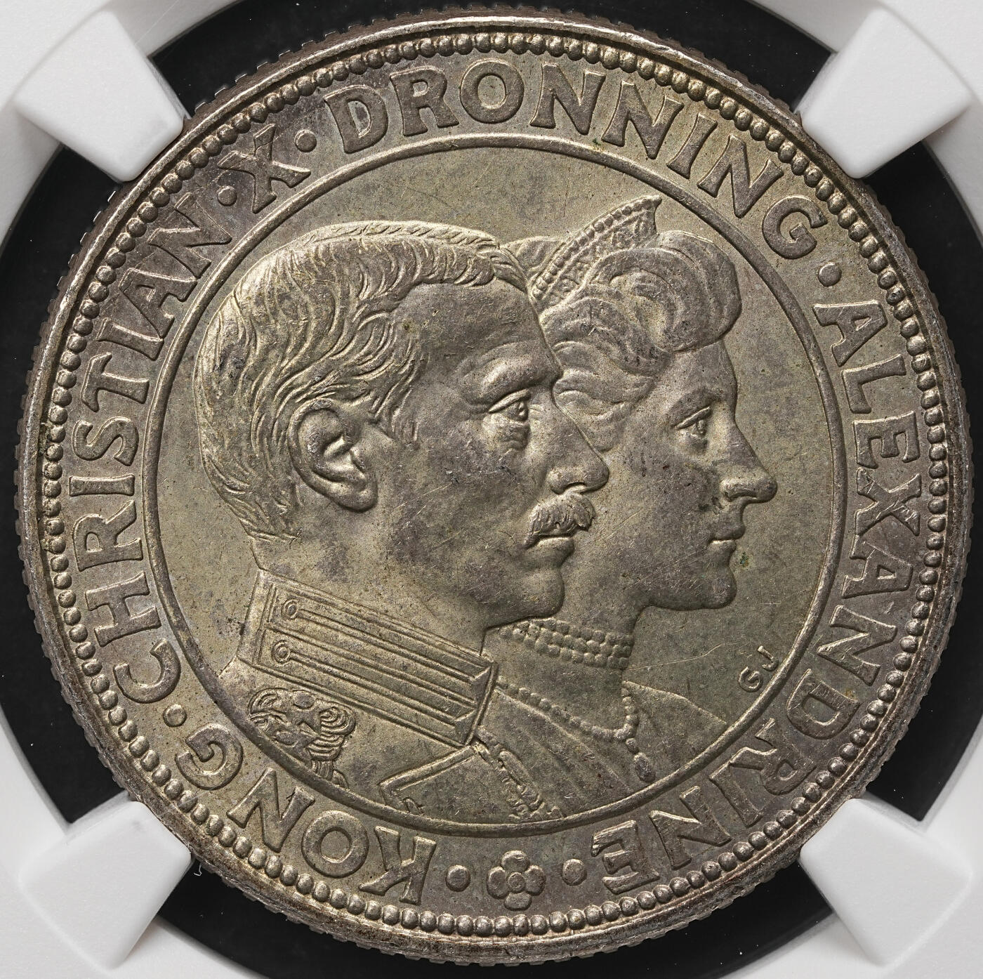 修遠堂世界钱币第106期，请看参拍说明 NGC MS64 1923年丹麦国王银婚纪念2克朗银币