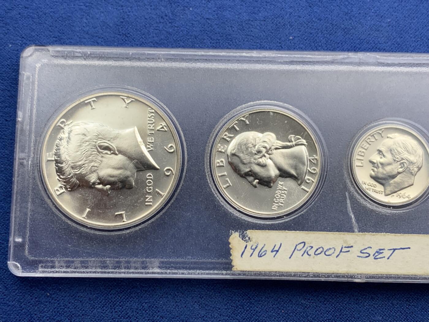 《竞宝斋》第466场 周日，周一 2场连拍 （全场包邮）欢迎送拍 美国1964年精制套币 whitman盒子 含三枚900银银币