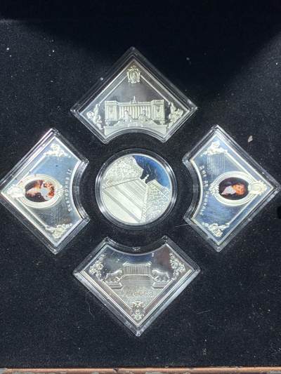 《竞宝斋》第466场 周日，周一 2场连拍 （全场包邮）欢迎送拍 - 纽埃2013年2元X5彩色异形银币套 敖德萨(乌克兰著名城市-黑海珍珠）的纪念碑 10+12X4克925银 总58克 盒证全 发行量：2222套 国外售价在千元以上