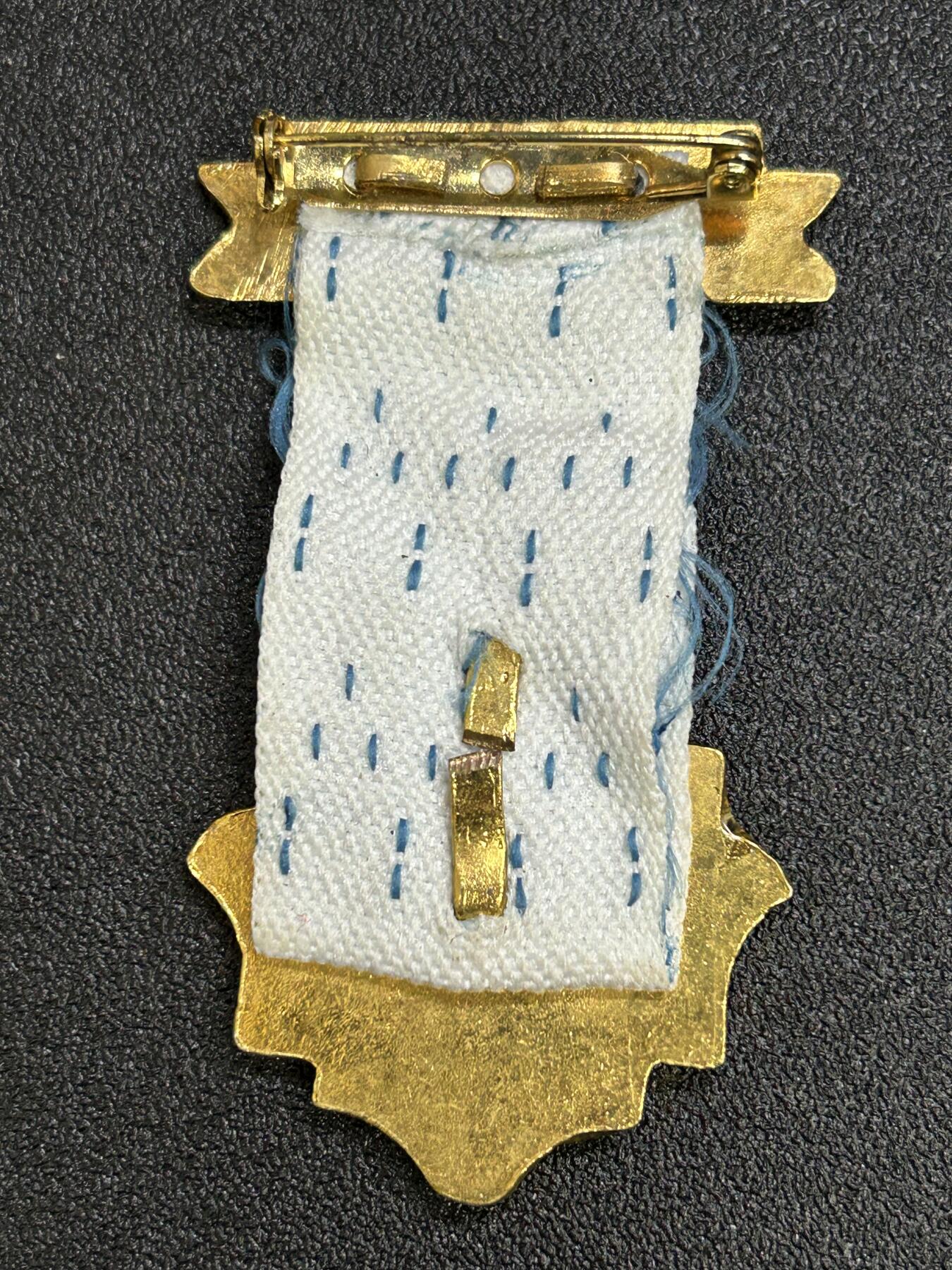 西秦中古拍卖第七十九期  伊拉克崇高功勋勋章  萨达姆时代 1991年11月17日设立，用于授予表彰非战争奉献的光荣事迹