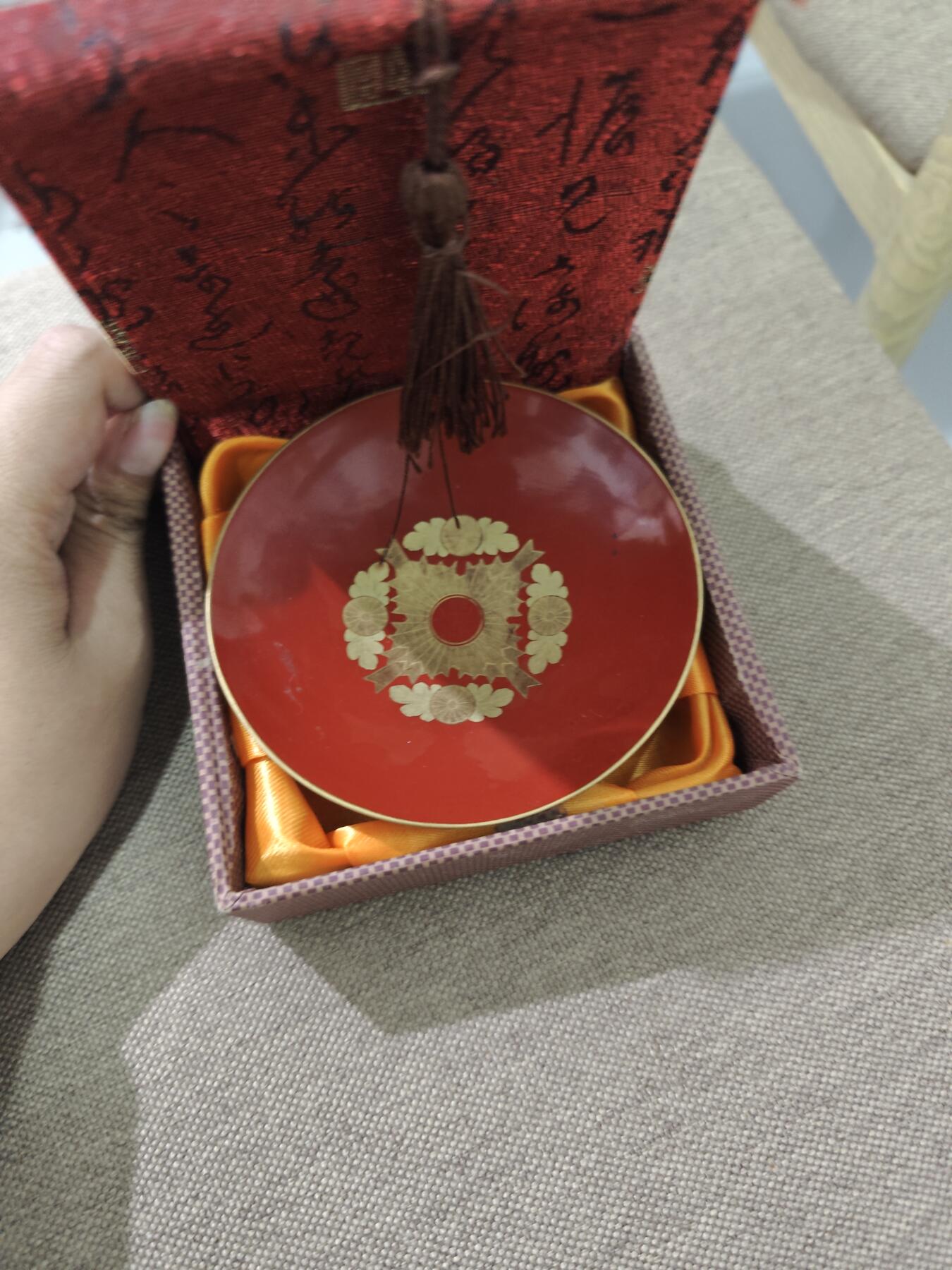 勋章杂货 日本昭和时期，近卫步兵团百年实木堆漆金时 绘内绘盏。漆器重金重银重工绘付难得