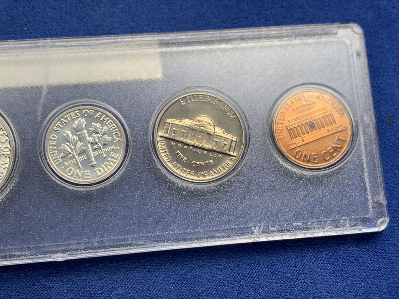 《竞宝斋》第466场 周日，周一 2场连拍 （全场包邮）欢迎送拍 美国1964年精制套币 whitman盒子 含三枚900银银币