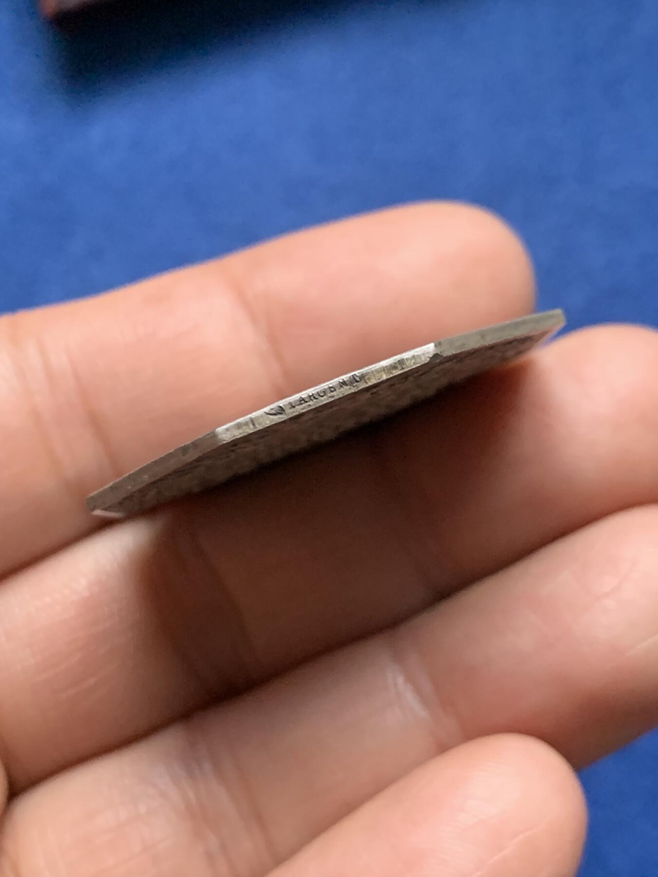 《竞宝斋》第466场 周日，周一 2场连拍 （全场包邮）欢迎送拍 法国人寿保险公司银质八角代币 4枚装 皮盒套装 出厂品相 皇家保险银质奖章 正面中央铭文