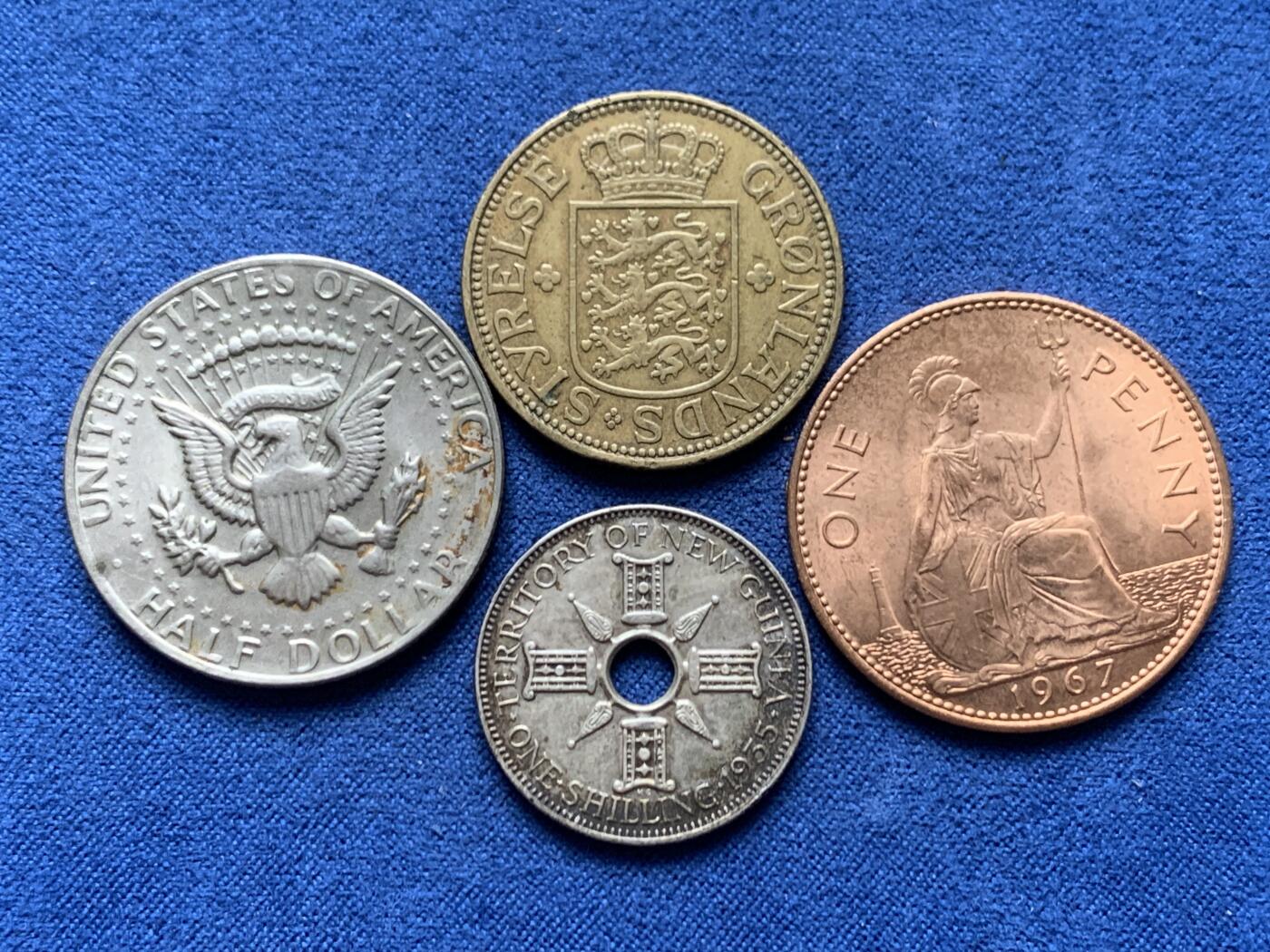 《竞宝斋》第466场 周日，周一 2场连拍 （全场包邮）欢迎送拍 外国硬币四枚一组 含一枚银币 细节见图