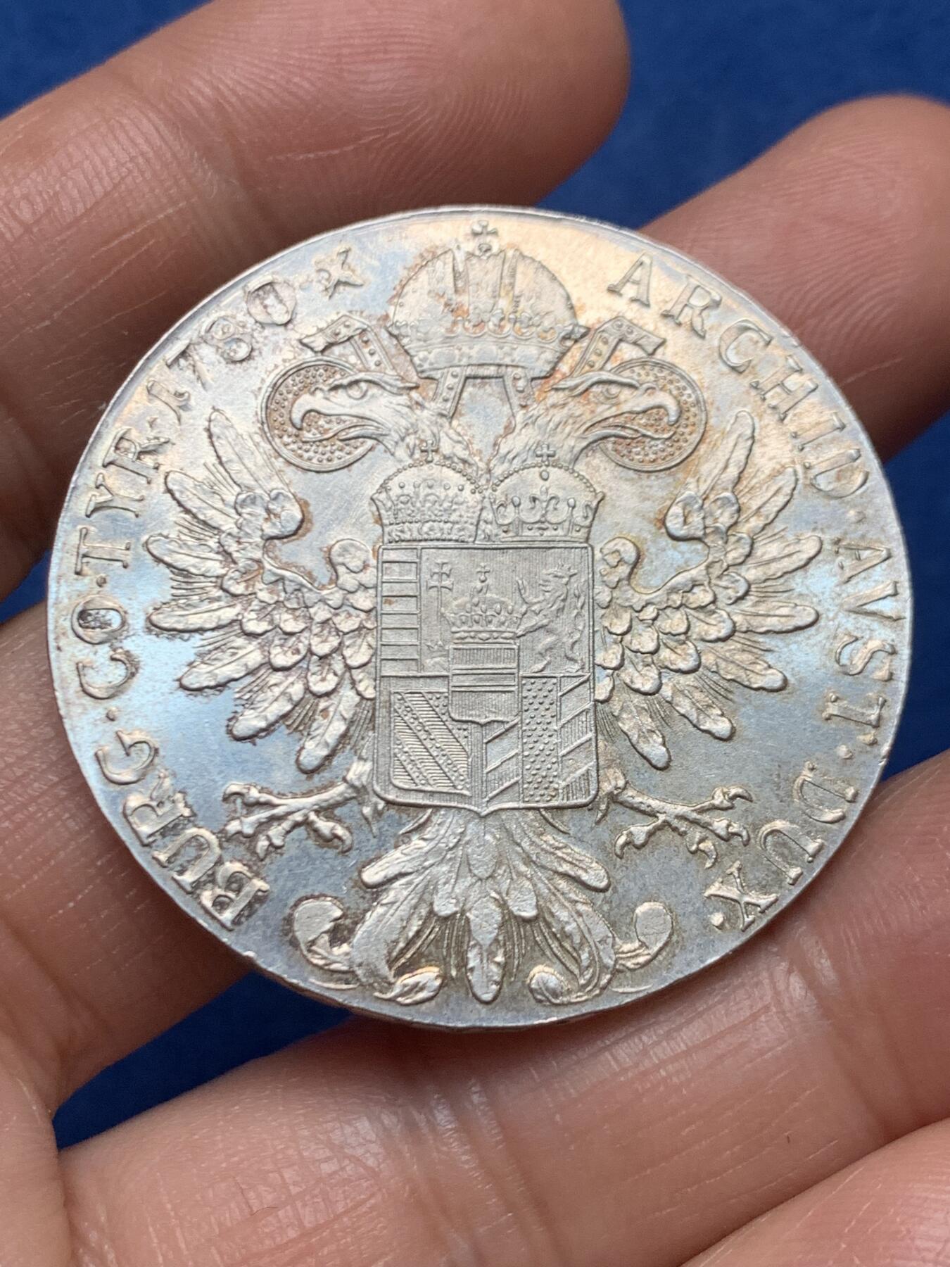 《竞宝斋》第466场 周日，周一 2场连拍 （全场包邮）欢迎送拍 全新品相 奥地利 1780年（后铸）大奶妈银币