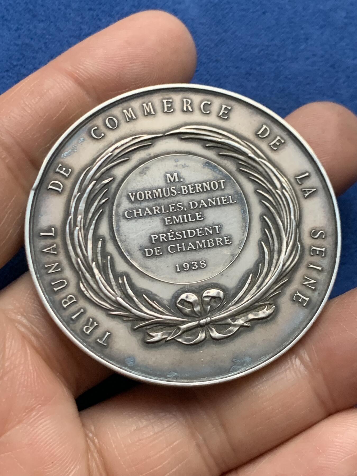 《竞宝斋》第466场 周日，周一 2场连拍 （全场包邮）欢迎送拍 法国塞纳省商业法庭银章 50.3mm 60.6克 丰饶角2银标 带盒