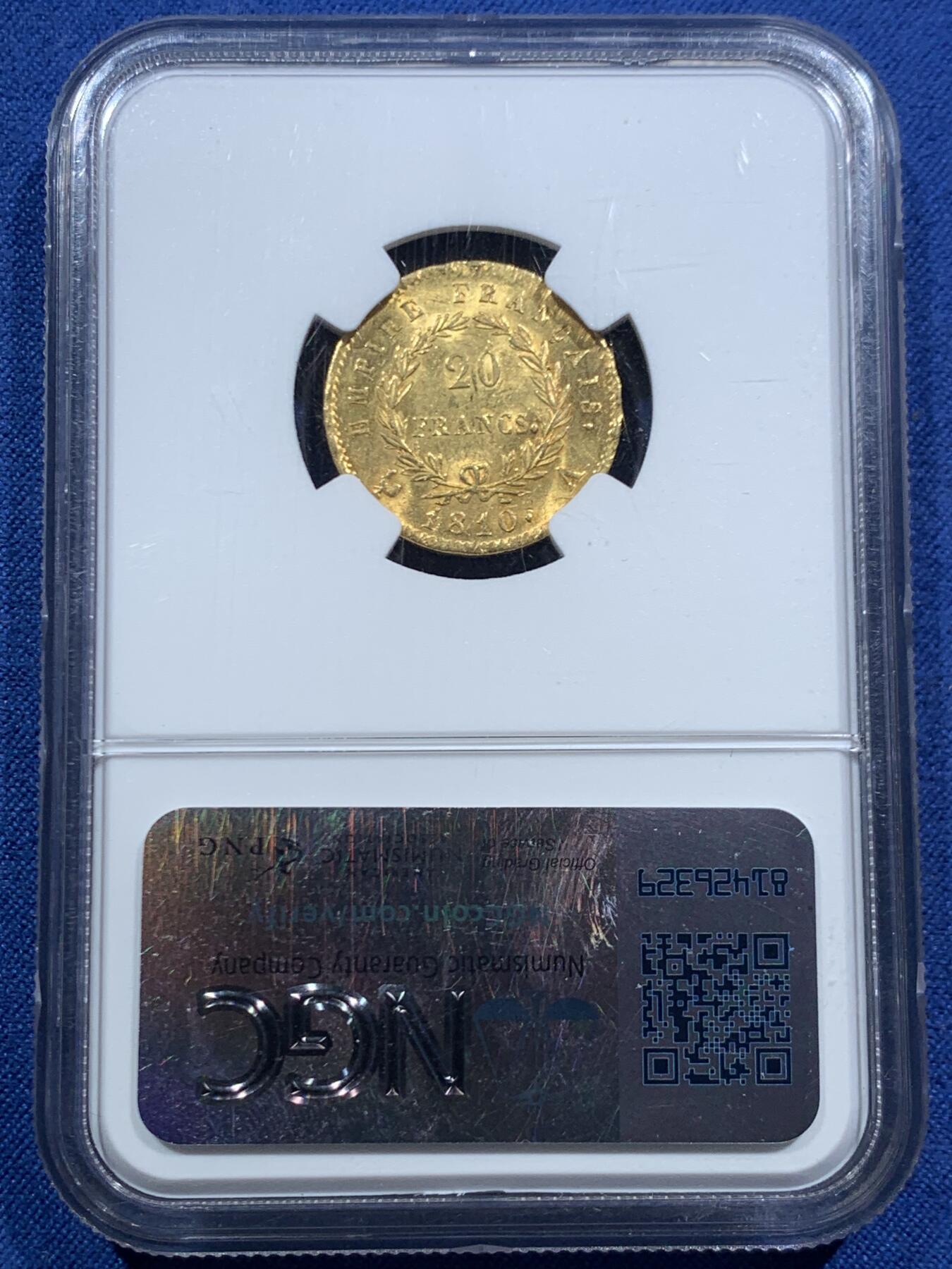 《竞宝斋》第466场 周日，周一 2场连拍 （全场包邮）欢迎送拍 NGC MS64 法国1810年拿破仑一世20法郎金币，900金，6.45克，精品收藏级，拿皇金币作为流通金币好品难得，1810为较少的发行年份，达到这个状态的更是佼佼者，一直是国内外的热门品种且持续上涨。正反面图案清晰，压力足，实物金光灿灿，满转光，一级品相，收藏观赏性很好。