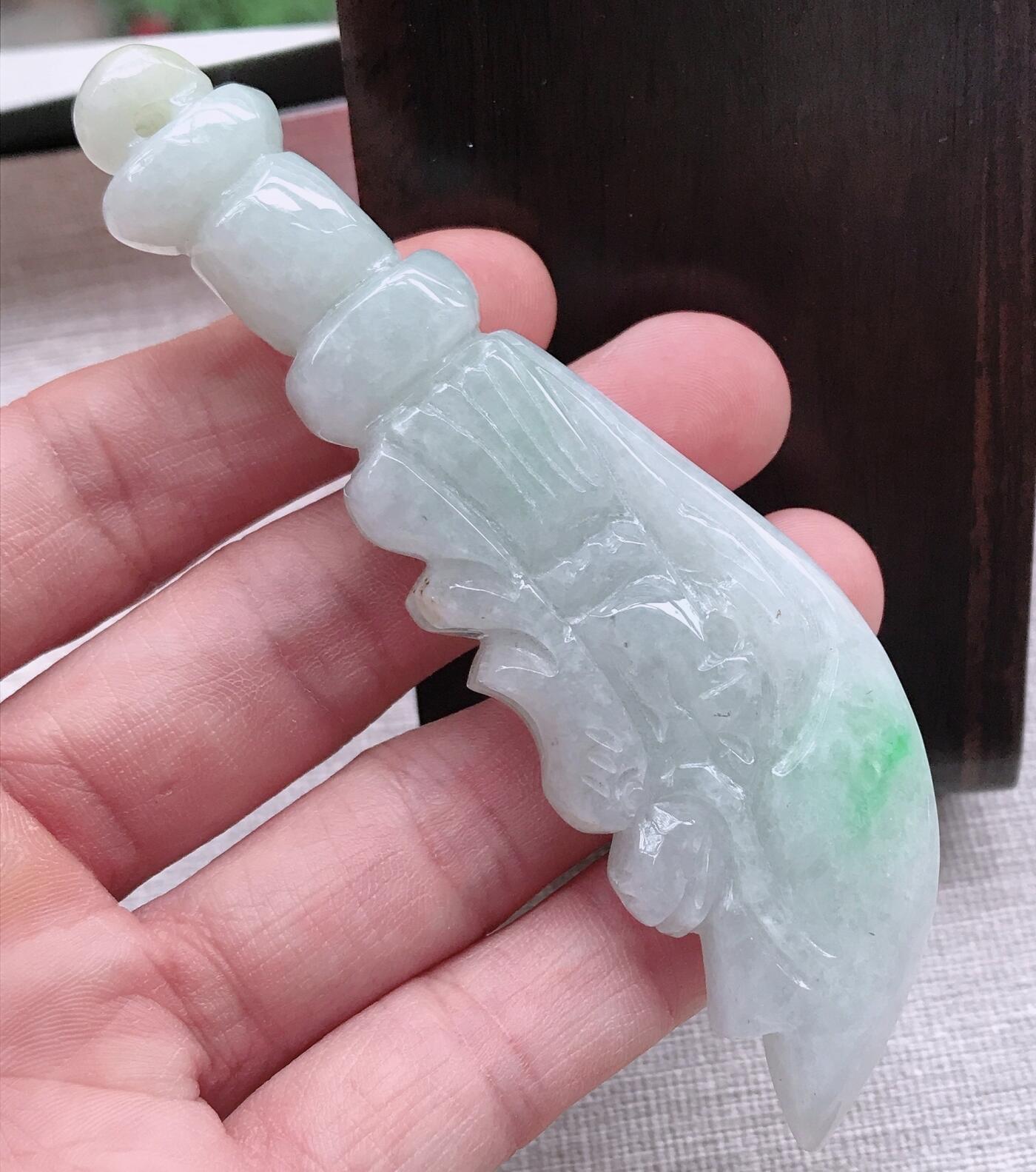 缅甸天然翡翠A货飘绿大刀 屠龙刀手把件