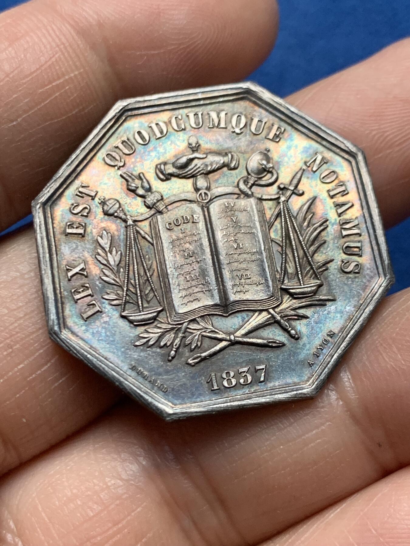 《竞宝斋》第466场 周日，周一 2场连拍 （全场包邮）欢迎送拍 1837年法国维埃纳省公证人八角银质代币，直径：33mm，重：14g，丰饶角银标