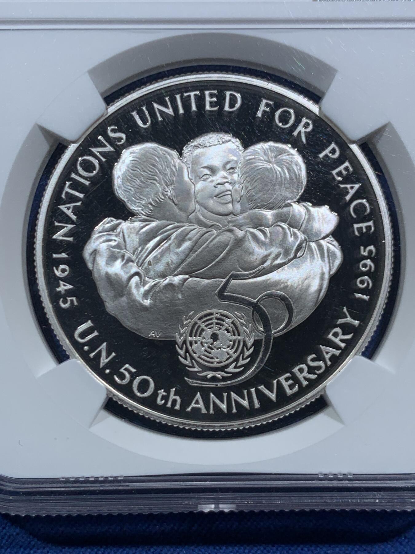 《竞宝斋》第466场 周日，周一 2场连拍 （全场包邮）欢迎送拍 NGC PF69UC 牙买加1995年各国人民为和平而团结-联合国成立50周年镜面高浮雕25元精制纪念银币，925银，28.28克，发行量105000枚，主题意义重大，收藏价值高。