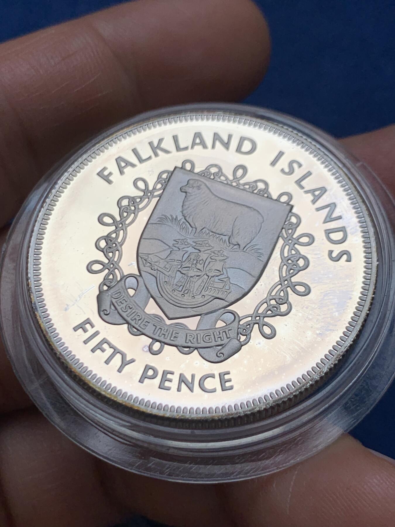 《竞宝斋》第466场 周日，周一 2场连拍 （全场包邮）欢迎送拍 英属福克兰群岛1977年伊丽莎白二世女王登基25周年银禧纪念50便士精制银币 925银 28.2克 铸造量25000枚