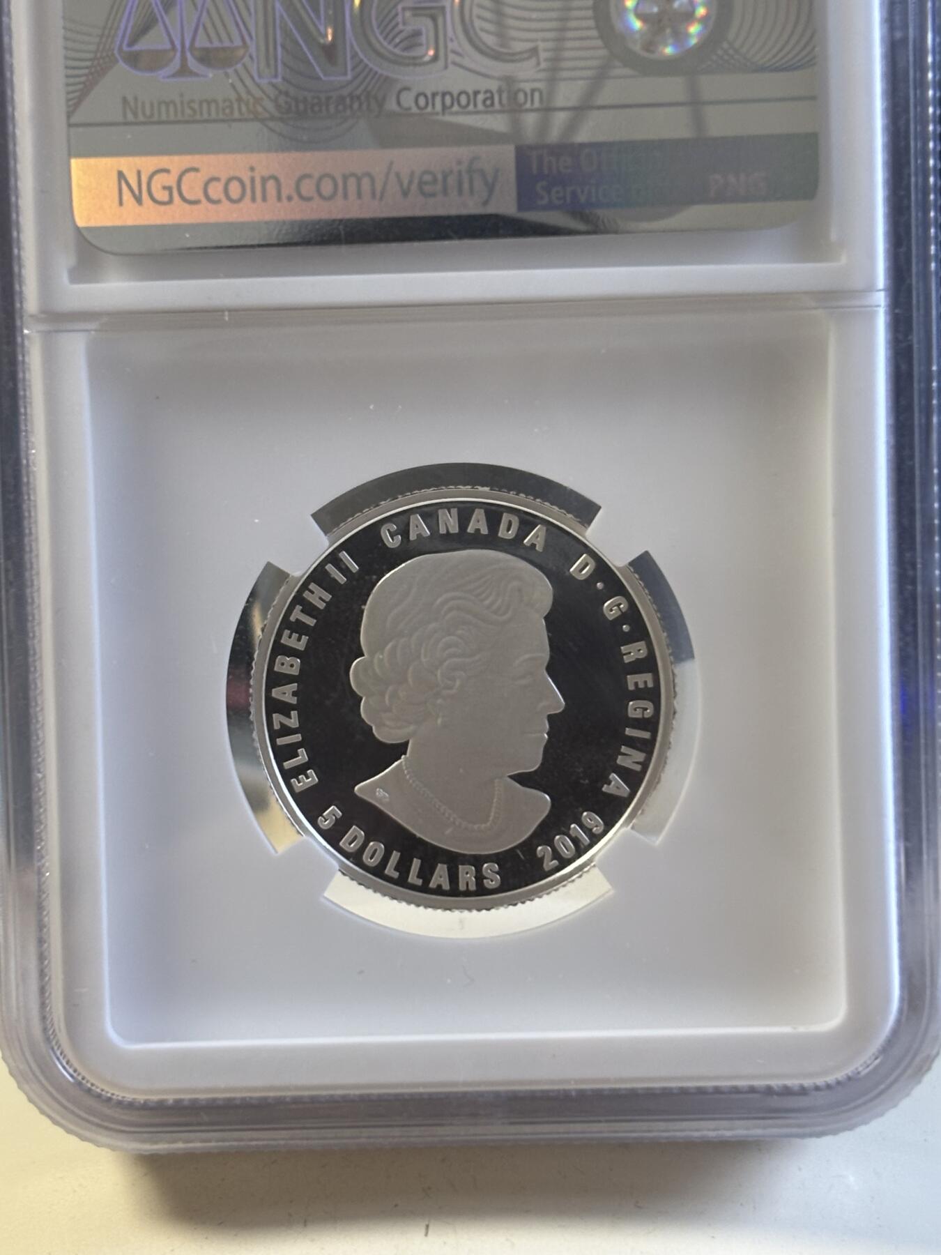 第192期拍卖 加拿大2019年十二星座双子座镶水晶彩银币NGC-PF70，9999银，7.96克，发行4000枚