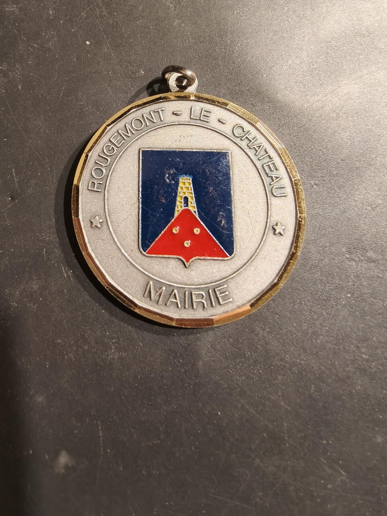 老王徽章第185期 法国贝尔福大区鲁日蒙城堡纪念章