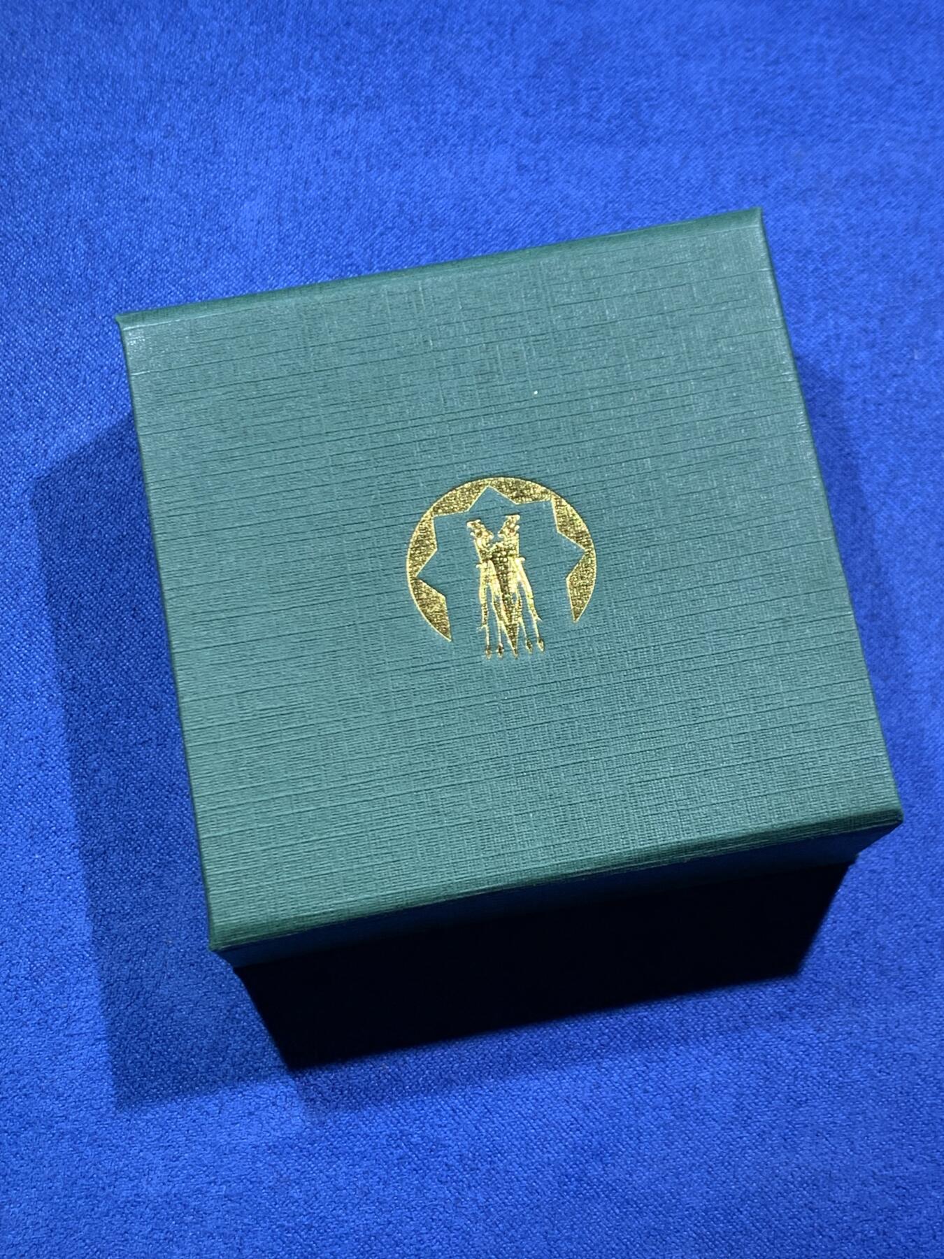 《竞宝斋》第466场 周日，周一 2场连拍 （全场包邮）欢迎送拍 哈萨克斯坦2021年200坚戈类精制部分镀金纪念币 游牧民族图腾-天鹅 发行量：1万枚 带原盒（发行时没有证）