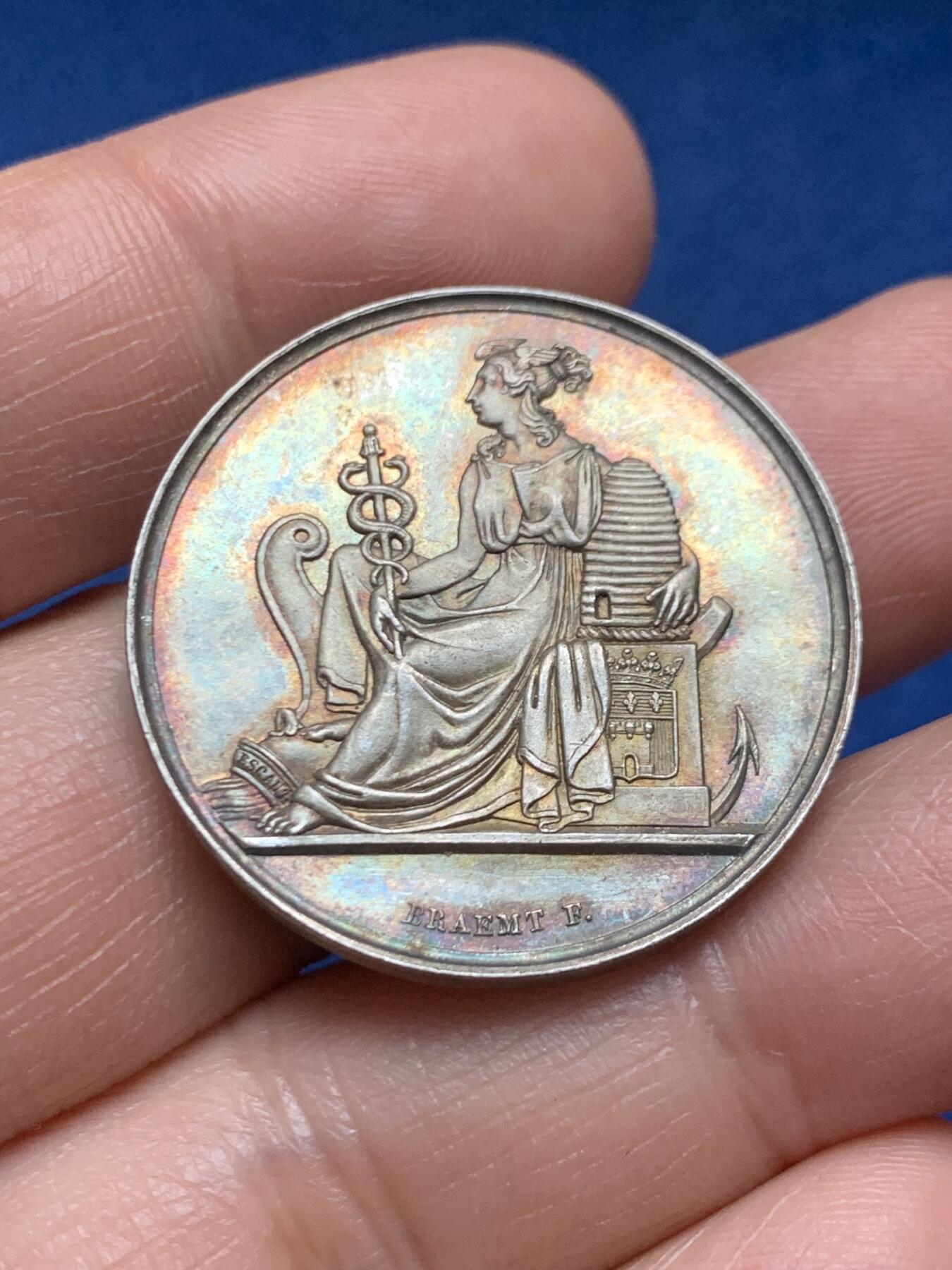 《竞宝斋》第466场 周日，周一 2场连拍 （全场包邮）欢迎送拍 比利时图尔奈商会银质代币 重约12.3克 31.3mm