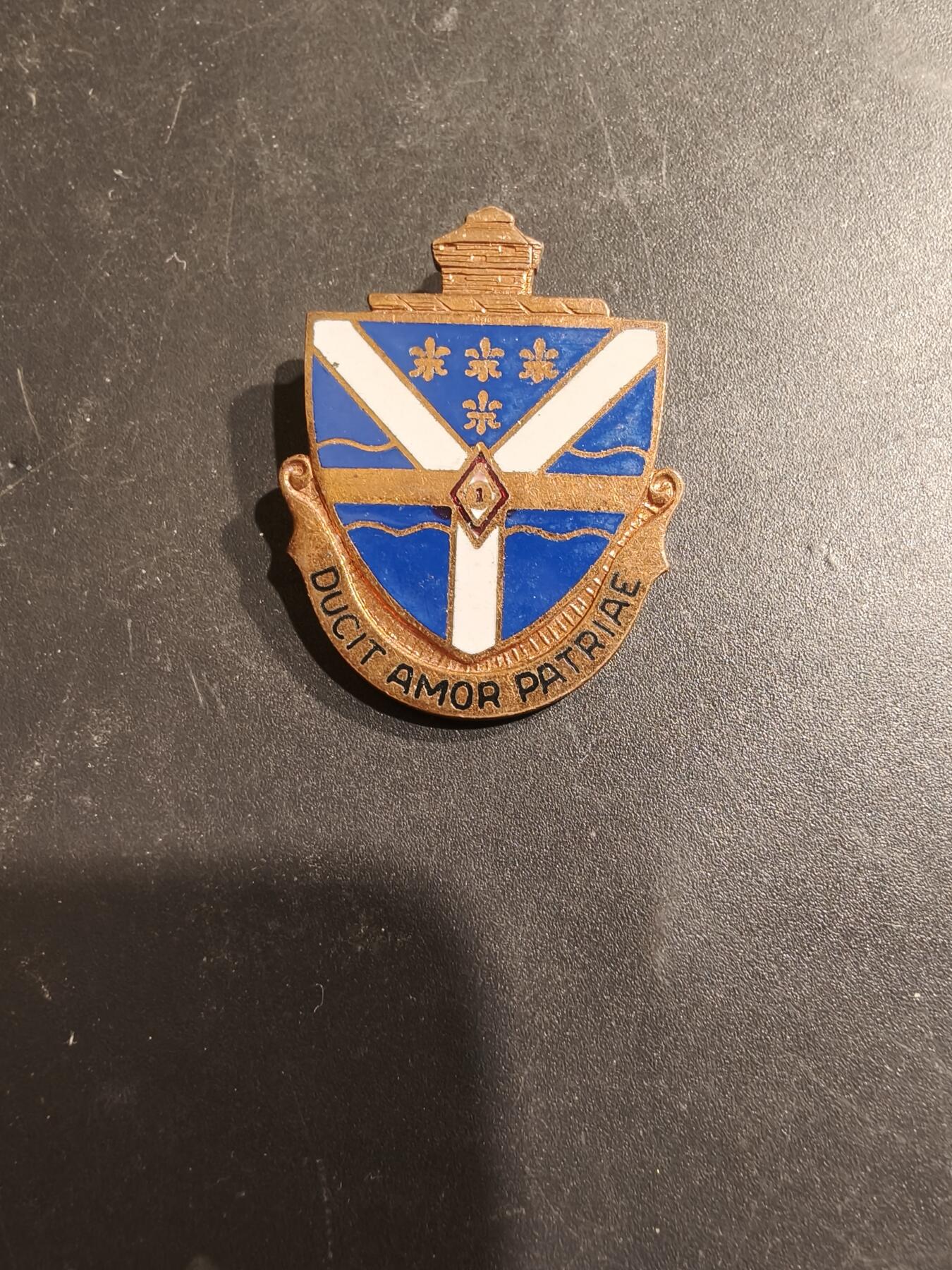 老王徽章第185期 美国陆军第131步兵团证章    二战时期铜质珐琅