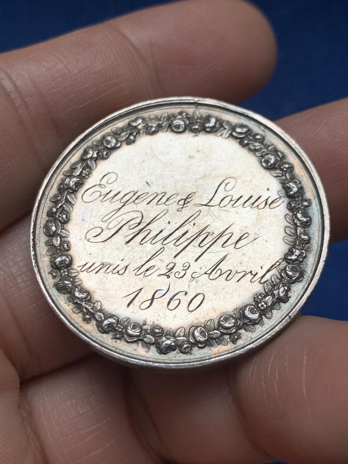 《竞宝斋》第466场 周日，周一 2场连拍 （全场包邮）欢迎送拍 法国婚姻与爱情纪念银章，20.12g，35.8mm，无边铭。