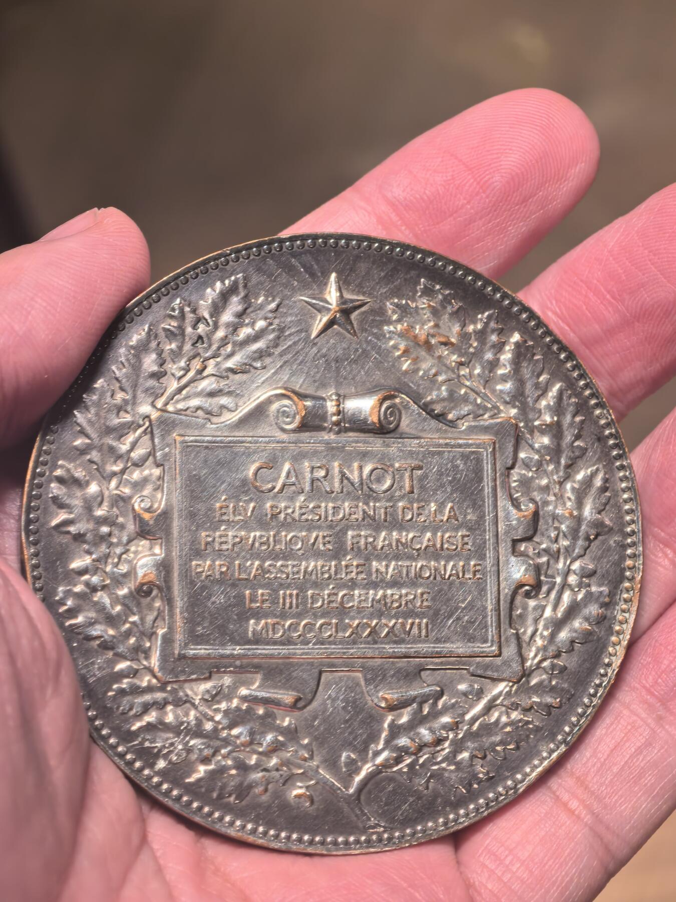 欧洲铜章和回流杂项第一场 欧洲铜章 法国萨迪·卡诺总统纪念章 这是一枚纪念法兰西第三共和国总统**玛丽·弗朗索瓦·萨迪·卡诺（Marie François Sadi Carnot）**的纪念章。铜镀银、鎏银铜章