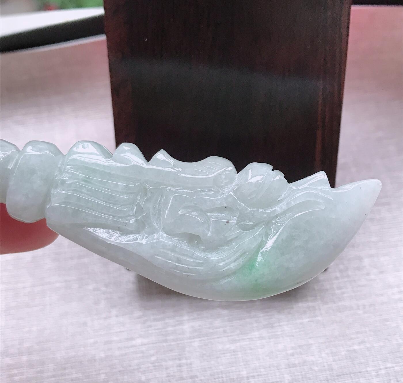 缅甸天然翡翠A货飘绿大刀 屠龙刀手把件