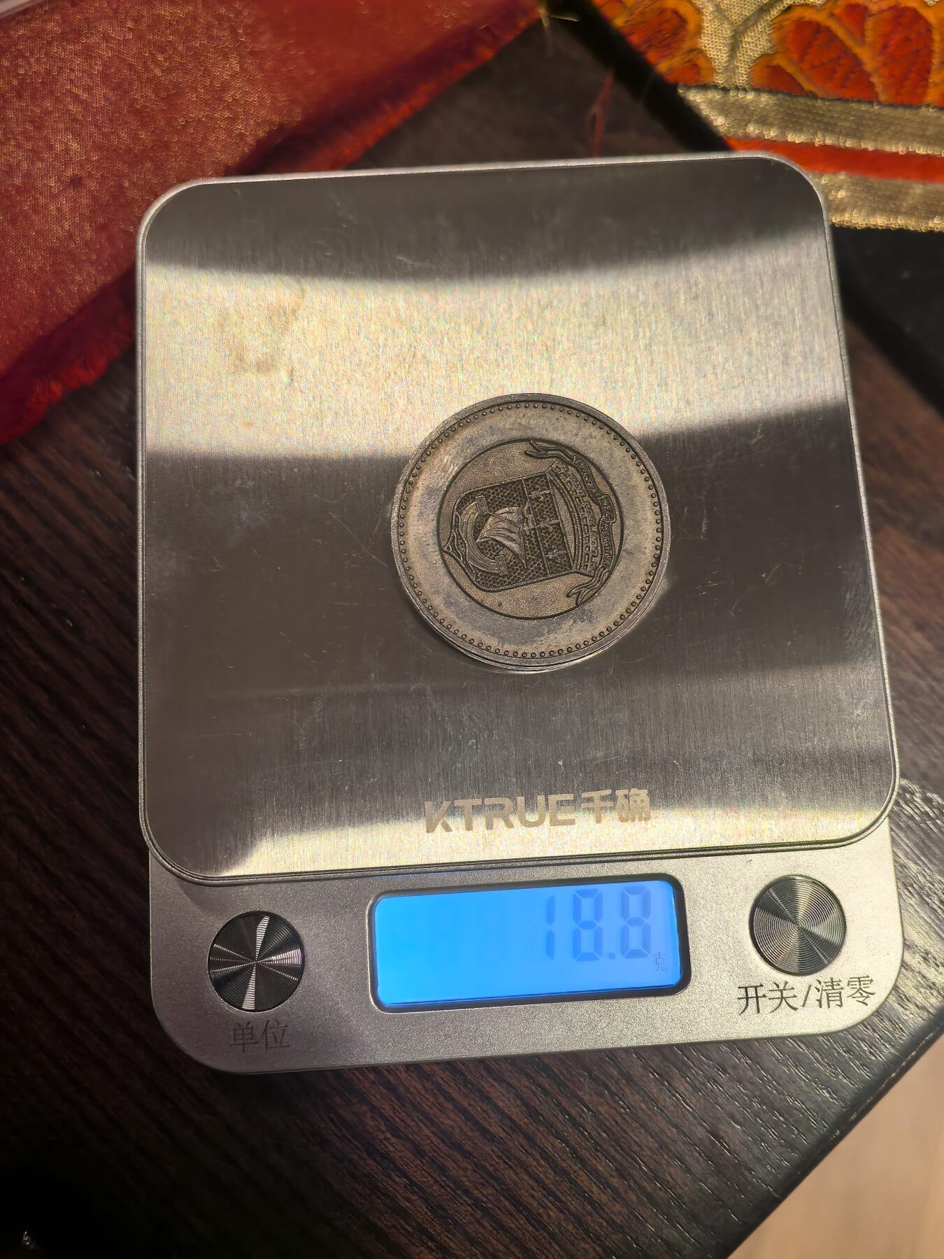 欧洲铜章和回流杂项第一场 欧洲铜章1889年巴黎埃菲尔铁塔落成纪念章，属于为纪念埃菲尔铁塔建成而发行的官方纪念