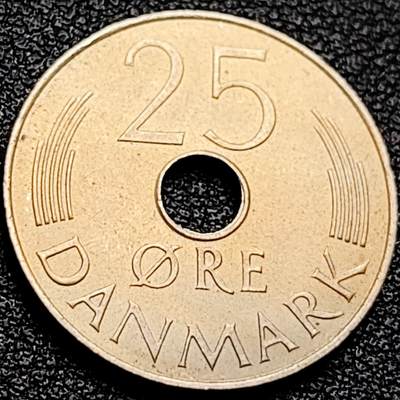 泉币菌-第203场-本场拍品多 请提前出价（正月十五统一发货） -  丹麦1983年25欧尔中孔镍币 玛格丽特二世花押 