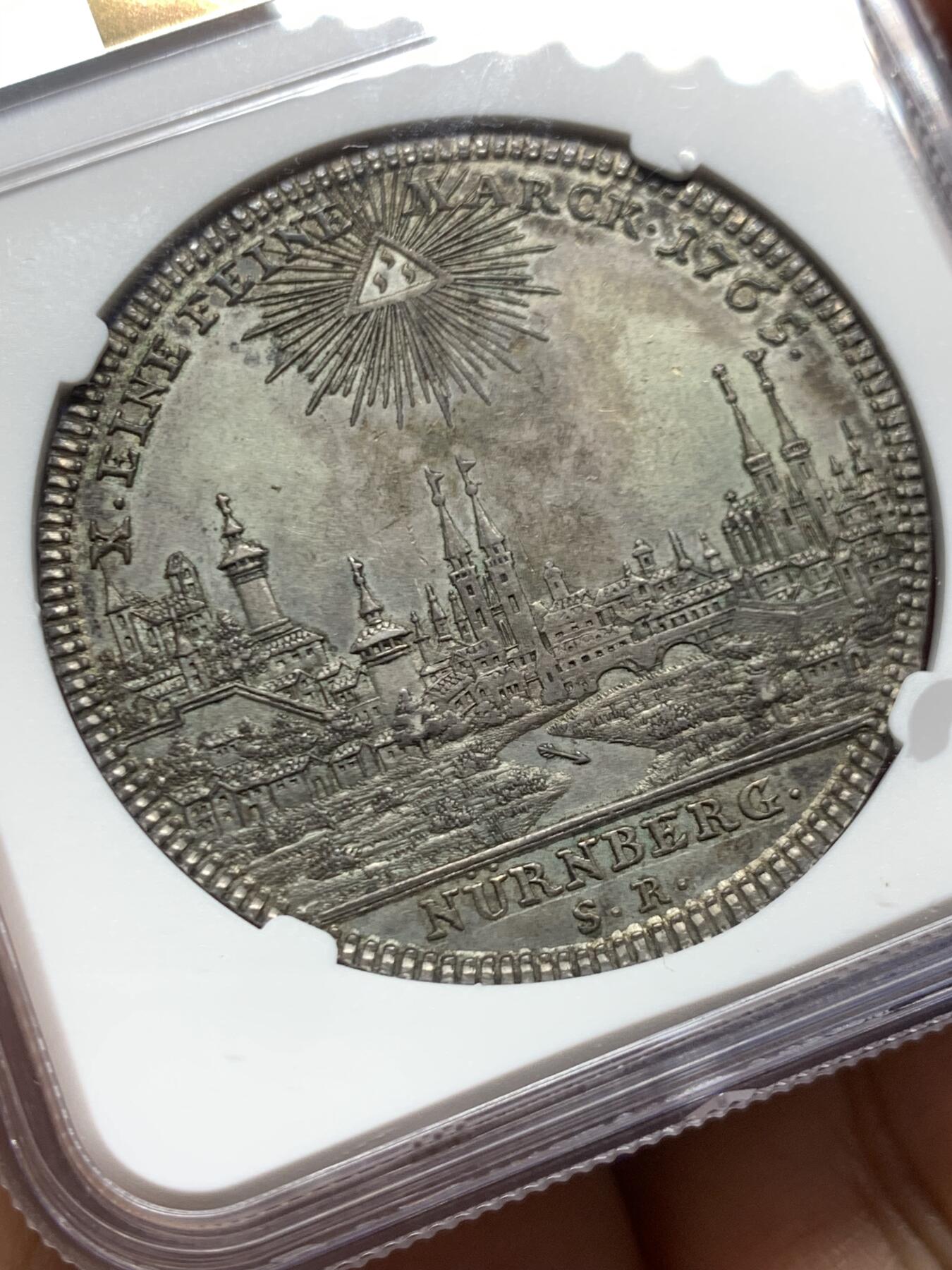 《竞宝斋》第466场 周日，周一 2场连拍 （全场包邮）欢迎送拍 NGC AU58 德国 1765年 纽伦堡 景观泰勒大银币 双面深包浆 细节保存的很好