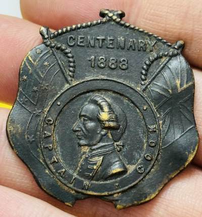 文馨钱币收藏第 295 场，（元宵场）各种银币散币纪念章，长期接代拍业务 - 1888 年澳大利亚开埠百年纪念章，中心人物库克船长海军军服侧面肖像，主题是纪念库克船长 1770 年发现澳大利亚东海岸一百周年，详情看图