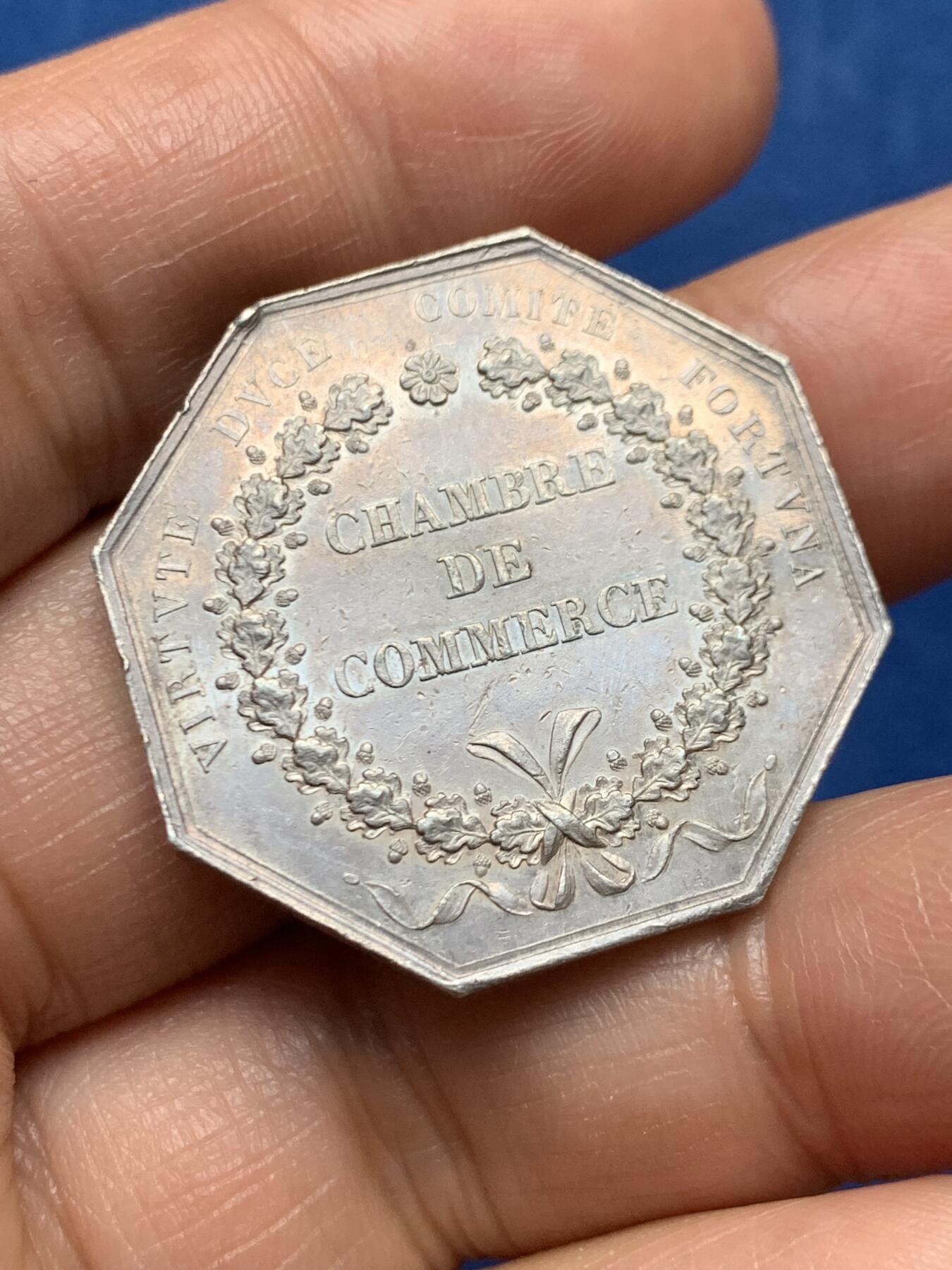 《竞宝斋》第466场 周日，周一 2场连拍 （全场包邮）欢迎送拍 法国里昂商会八角银质代币，16.15g，31.5mm，手指银标边铭