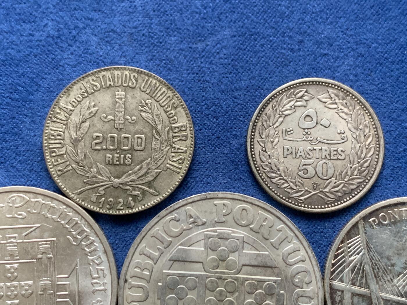 《竞宝斋》第466场 周日，周一 2场连拍 （全场包邮）欢迎送拍 八枚一组 外国银币 细节见图 总重约98.2克