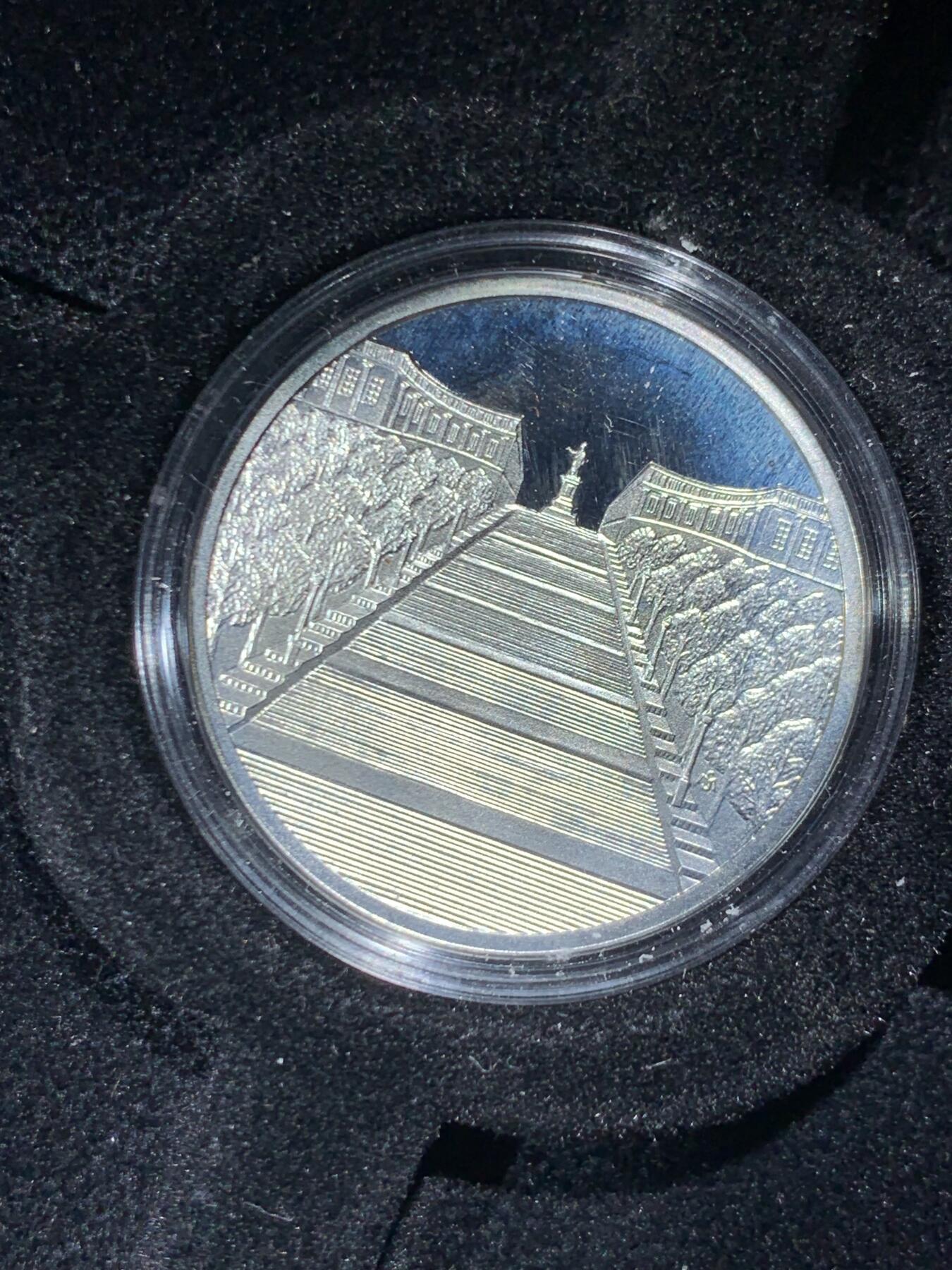 《竞宝斋》第466场 周日，周一 2场连拍 （全场包邮）欢迎送拍 纽埃2013年2元X5彩色异形银币套 敖德萨(乌克兰著名城市-黑海珍珠）的纪念碑 10+12X4克925银 总58克 盒证全 发行量：2222套 国外售价在千元以上