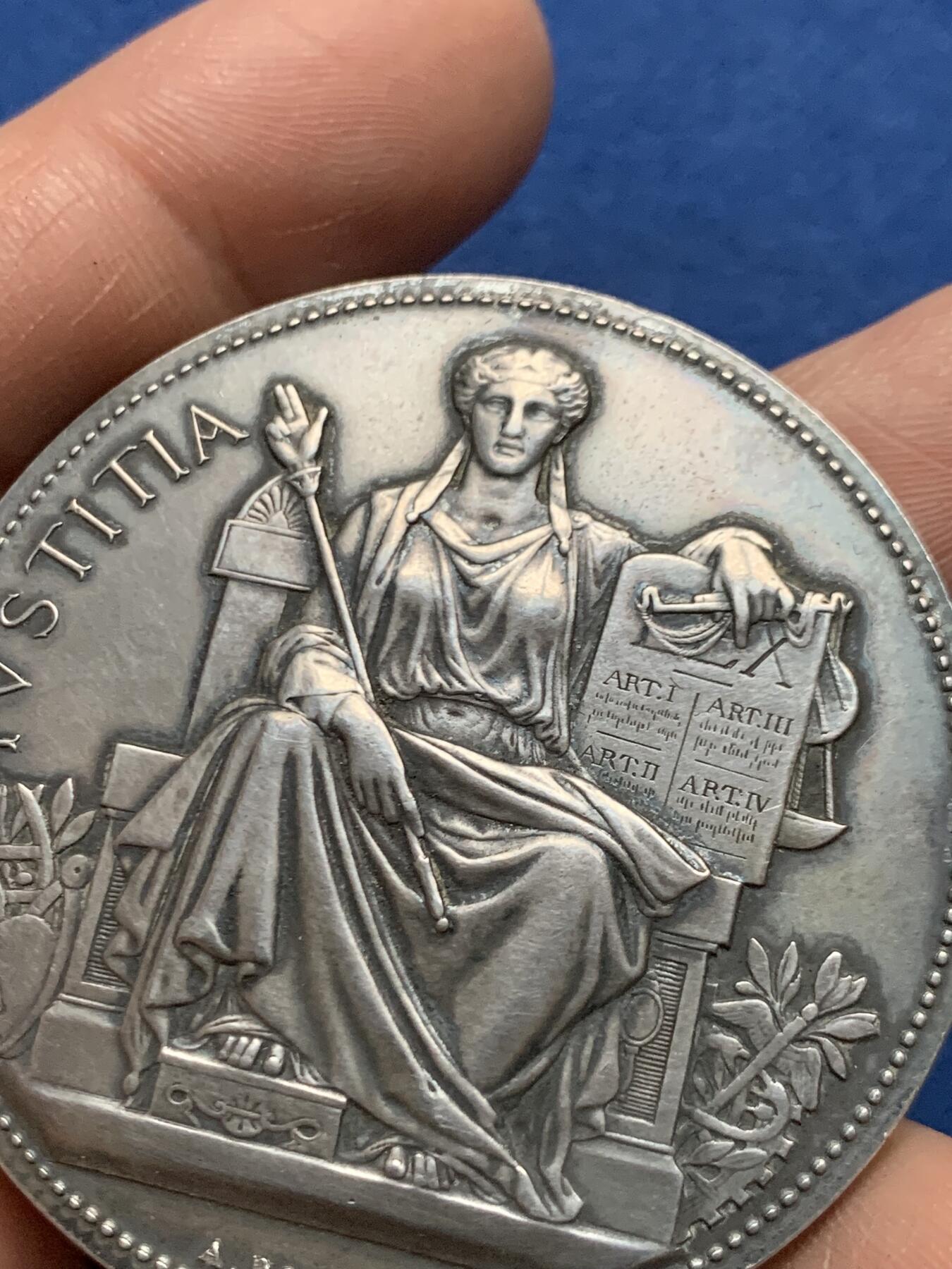 《竞宝斋》第466场 周日，周一 2场连拍 （全场包邮）欢迎送拍 法国塞纳省商业法庭银章 50.3mm 60.6克 丰饶角2银标 带盒